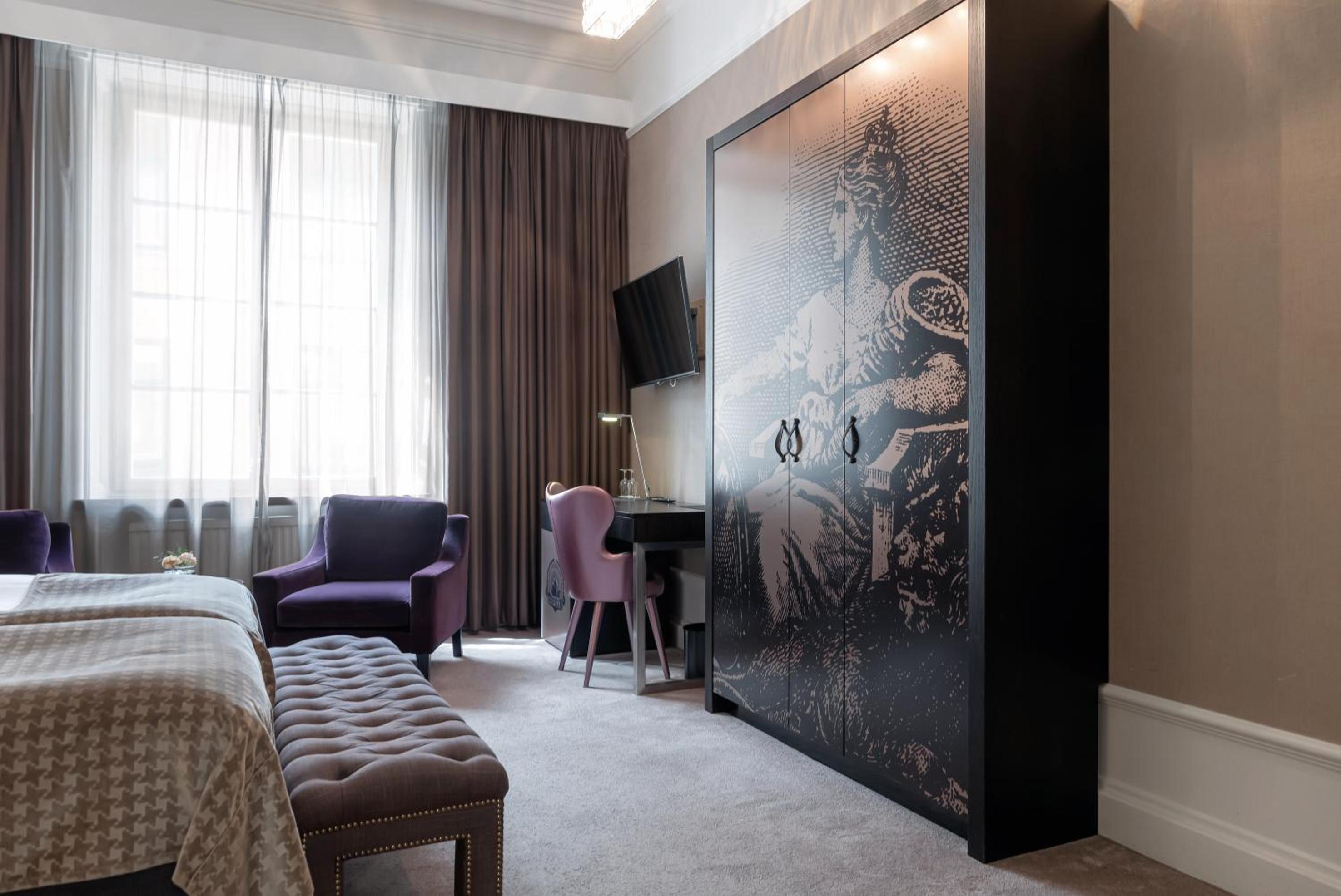 Elite Plaza Hotel
