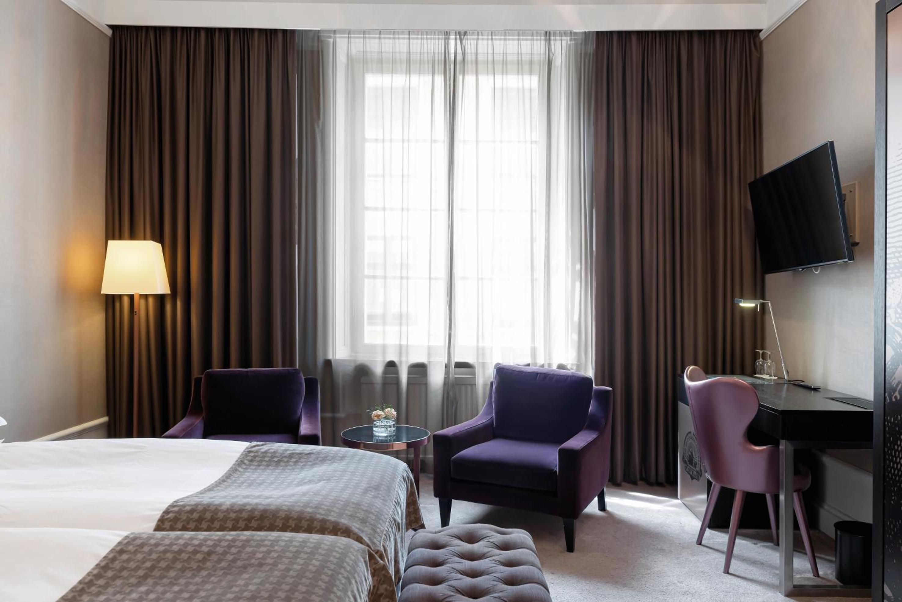 Elite Plaza Hotel