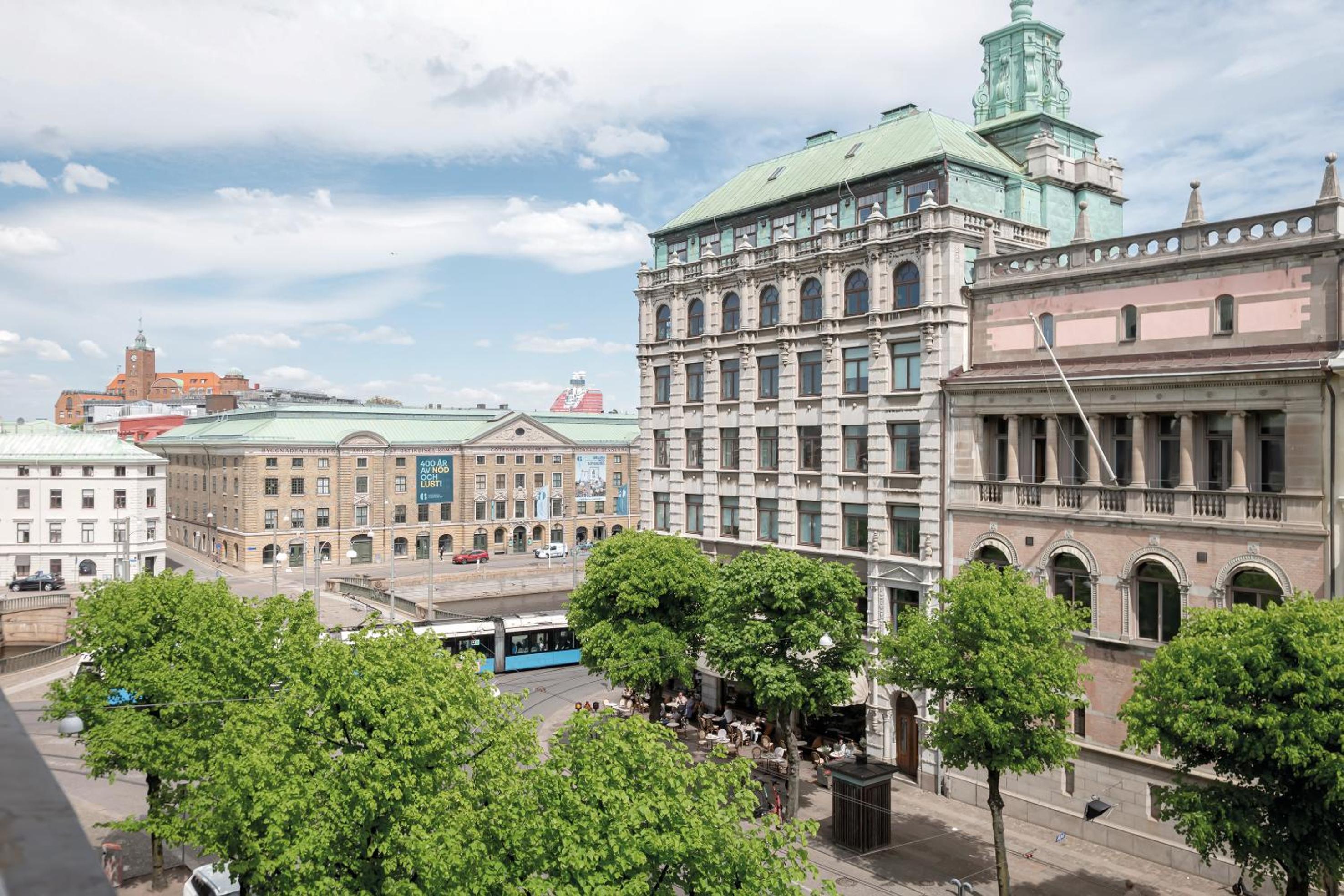 Elite Plaza Hotel