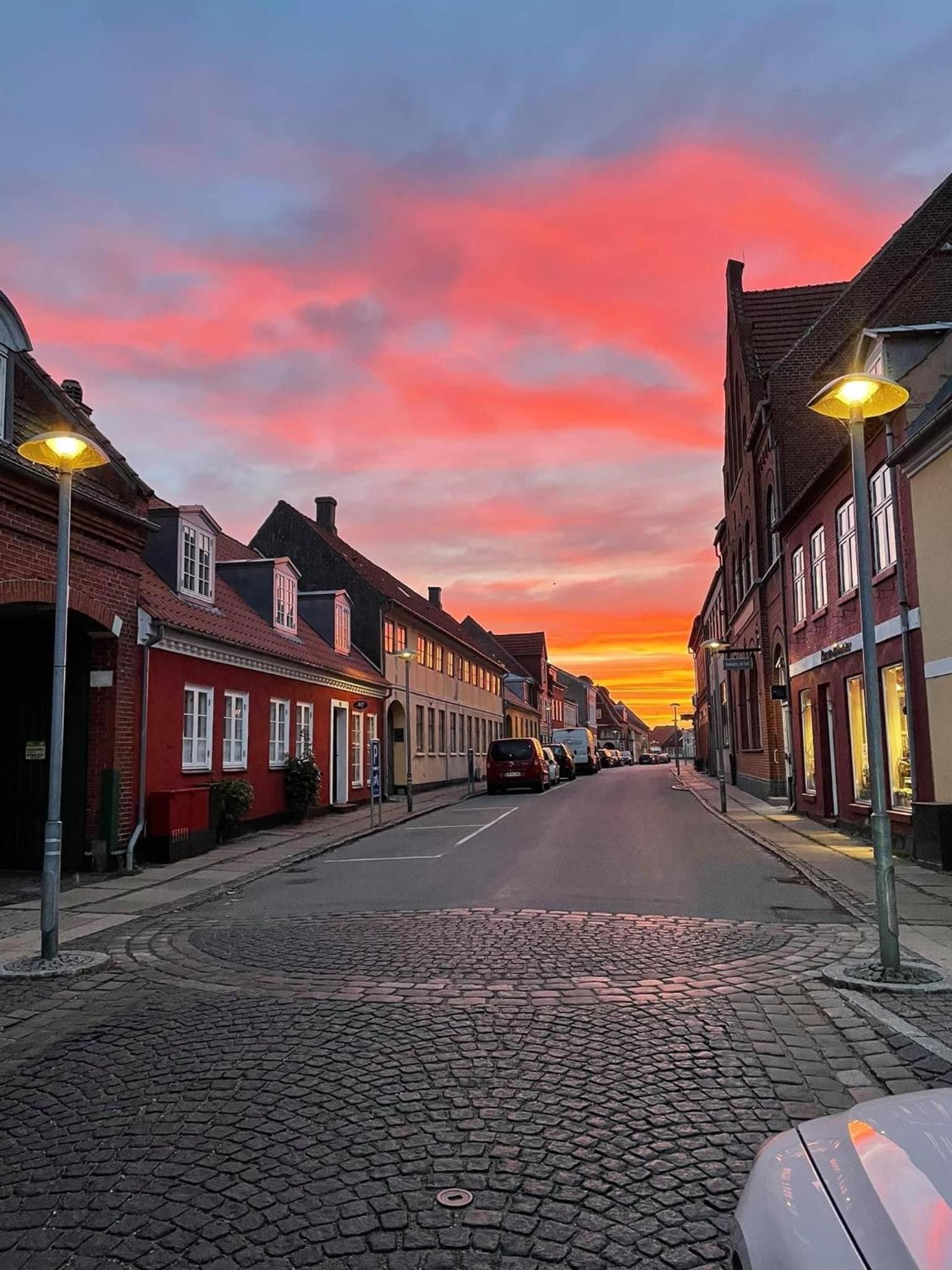 Charmerende byhus i Præstø centrum