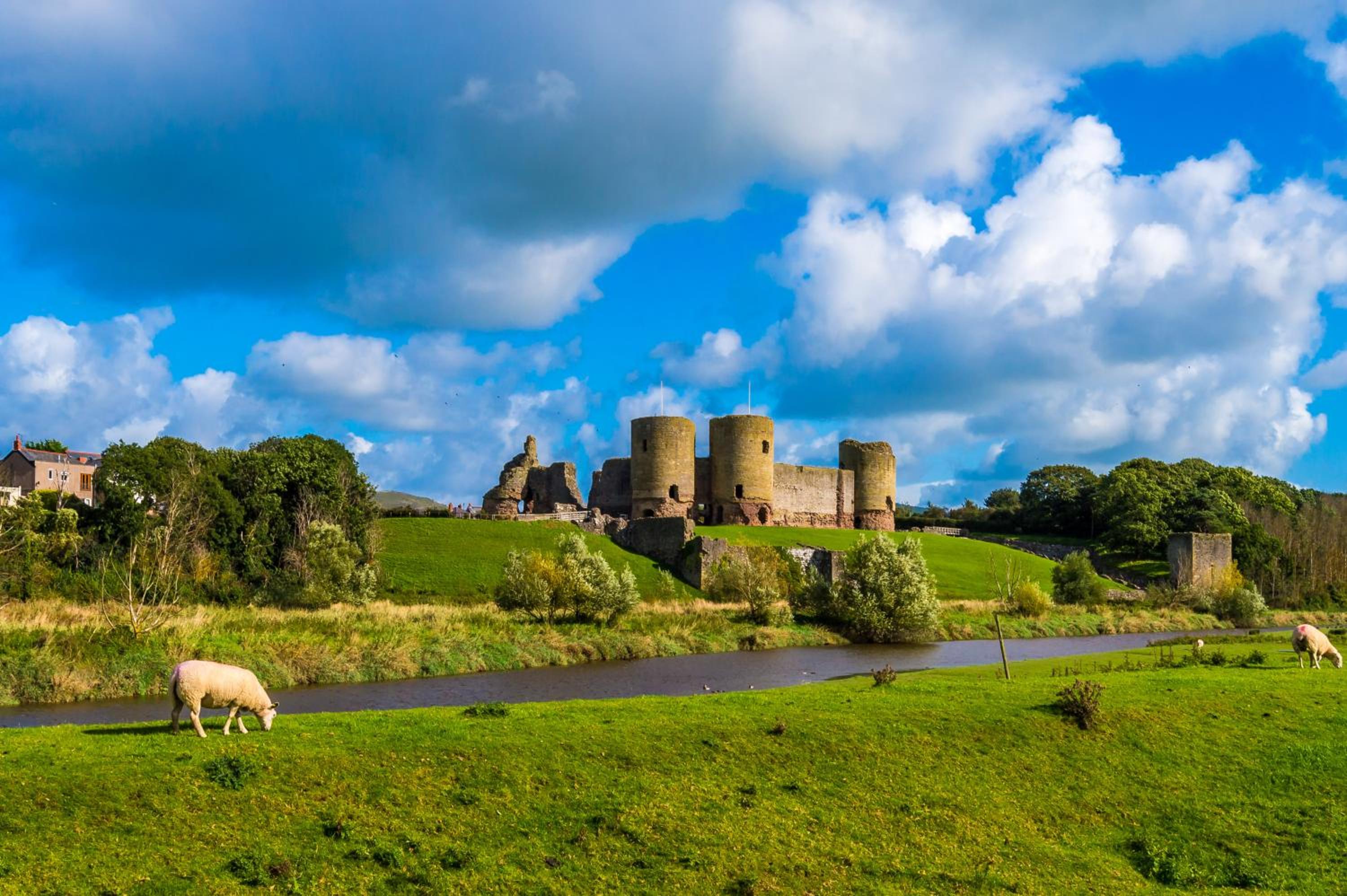 Castle Views cottage in historic village & woodfired hot tub view 3
