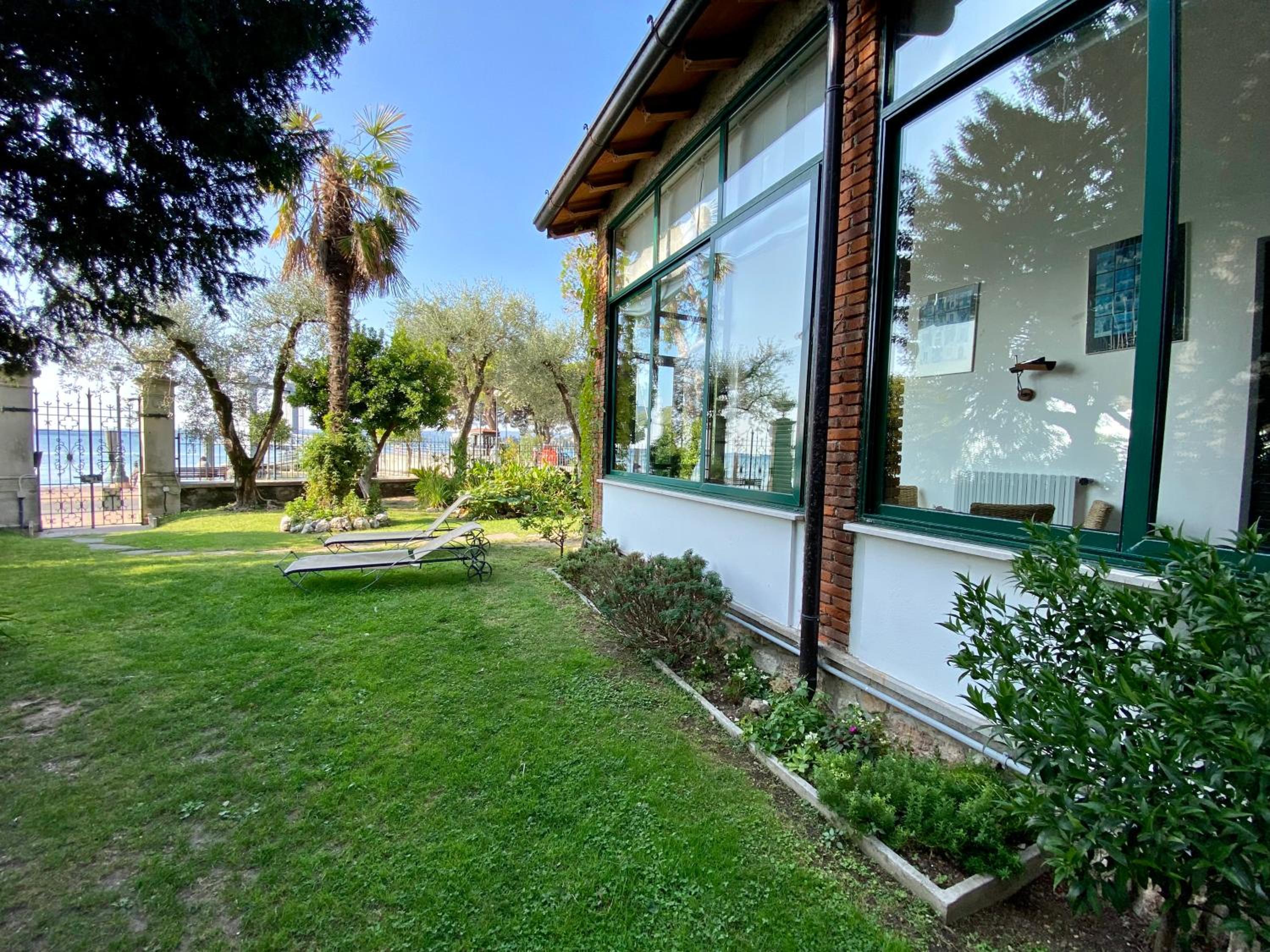 Photo 11
