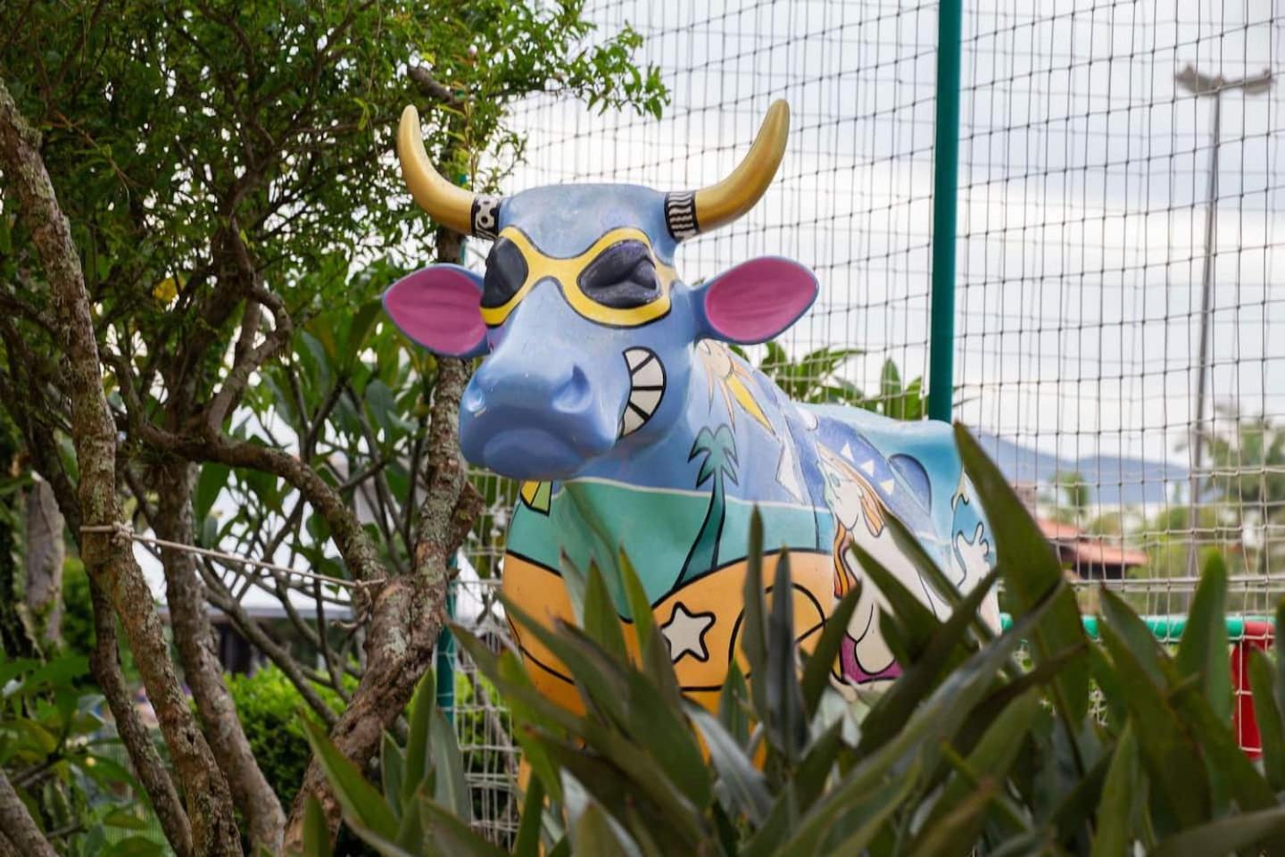 Luxuoso resort cinco estrelas com vista para o mar