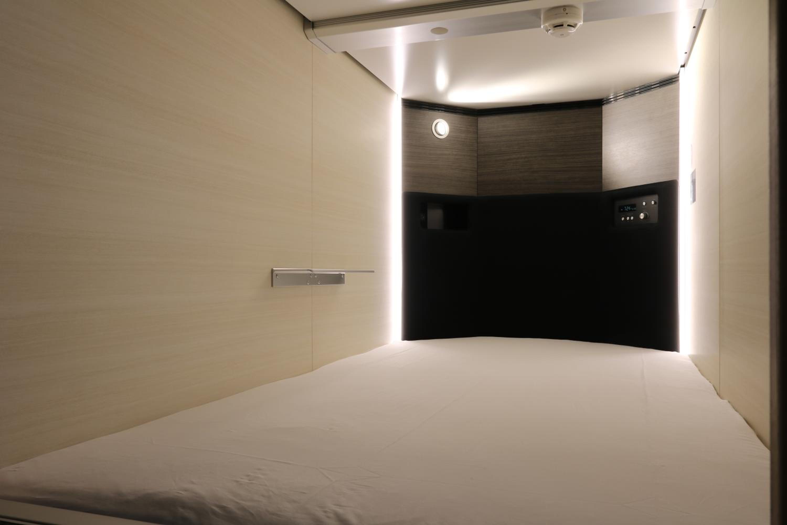 Cabin & Capsule Hotel J-SHIP Osaka Namba photo 42 of 46