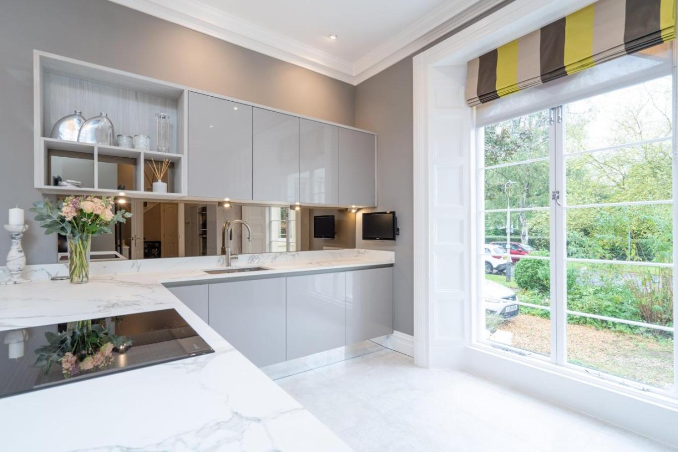Wellington Square - By Luxury Apartments view 2