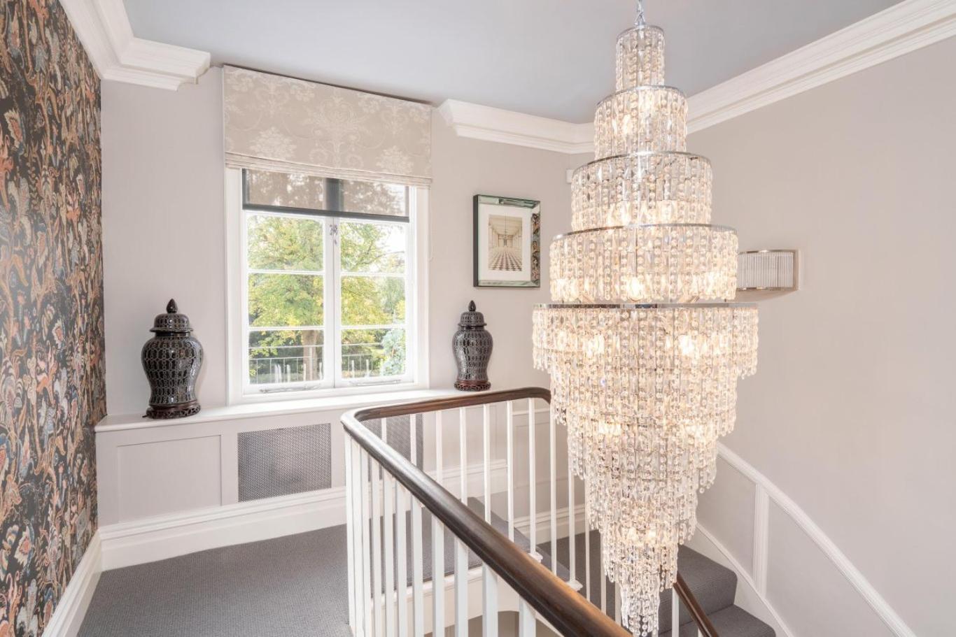Wellington Square - By Luxury Apartments view 5