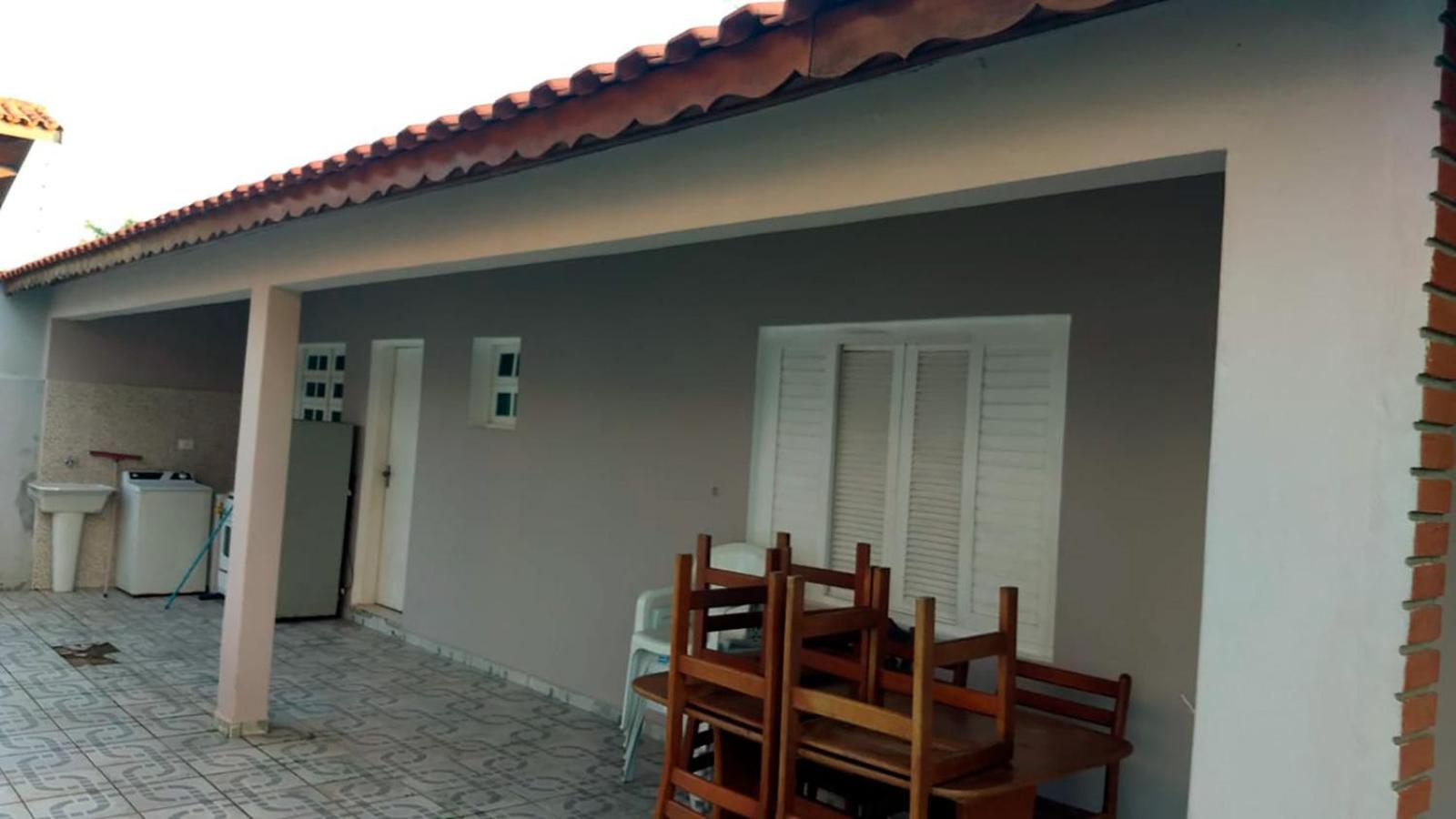 Casa com lazer e a 200 m da praia em Peruibe SP