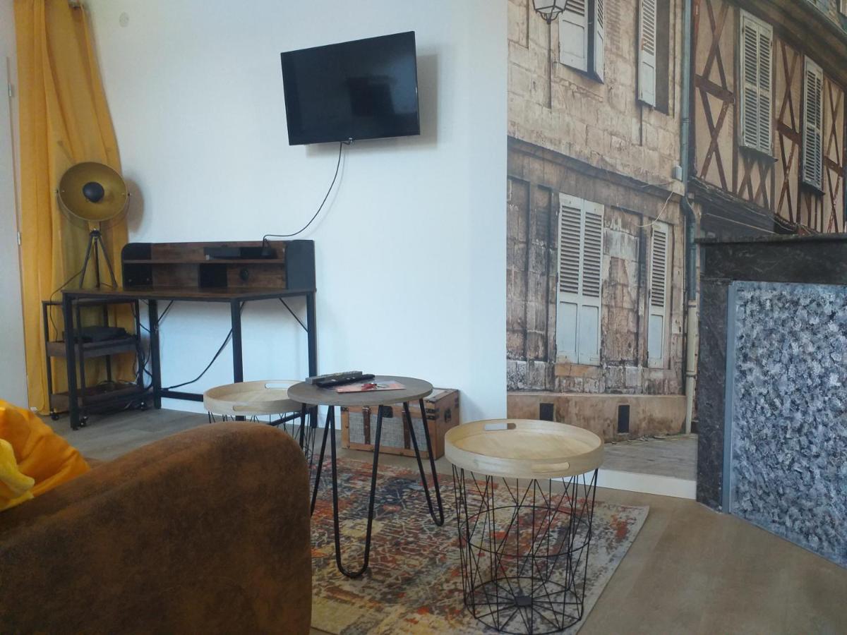 Les Volets Bleus - Refaits à neuf, deux appartements et un studio, Jardin view 5
