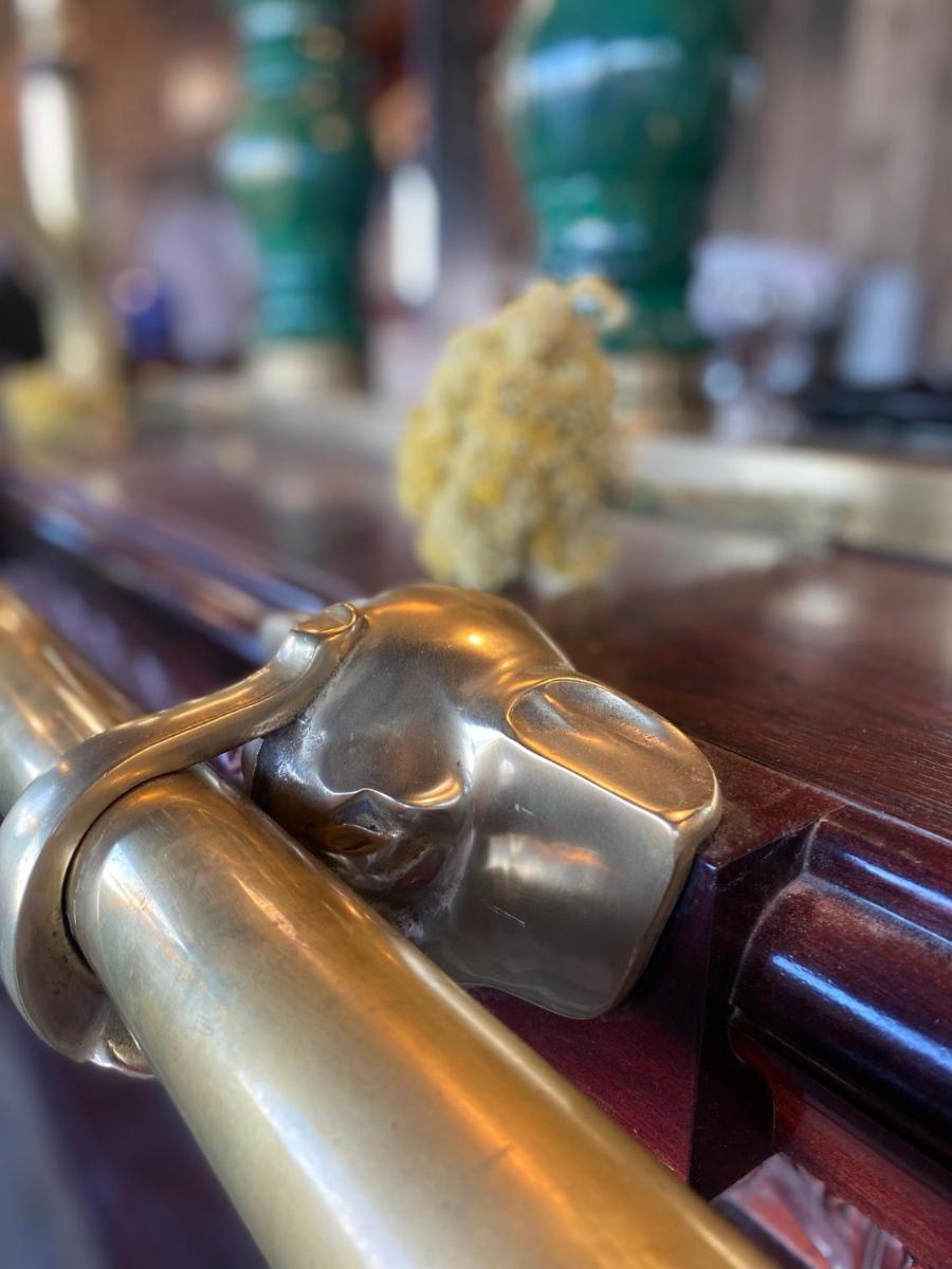 bar