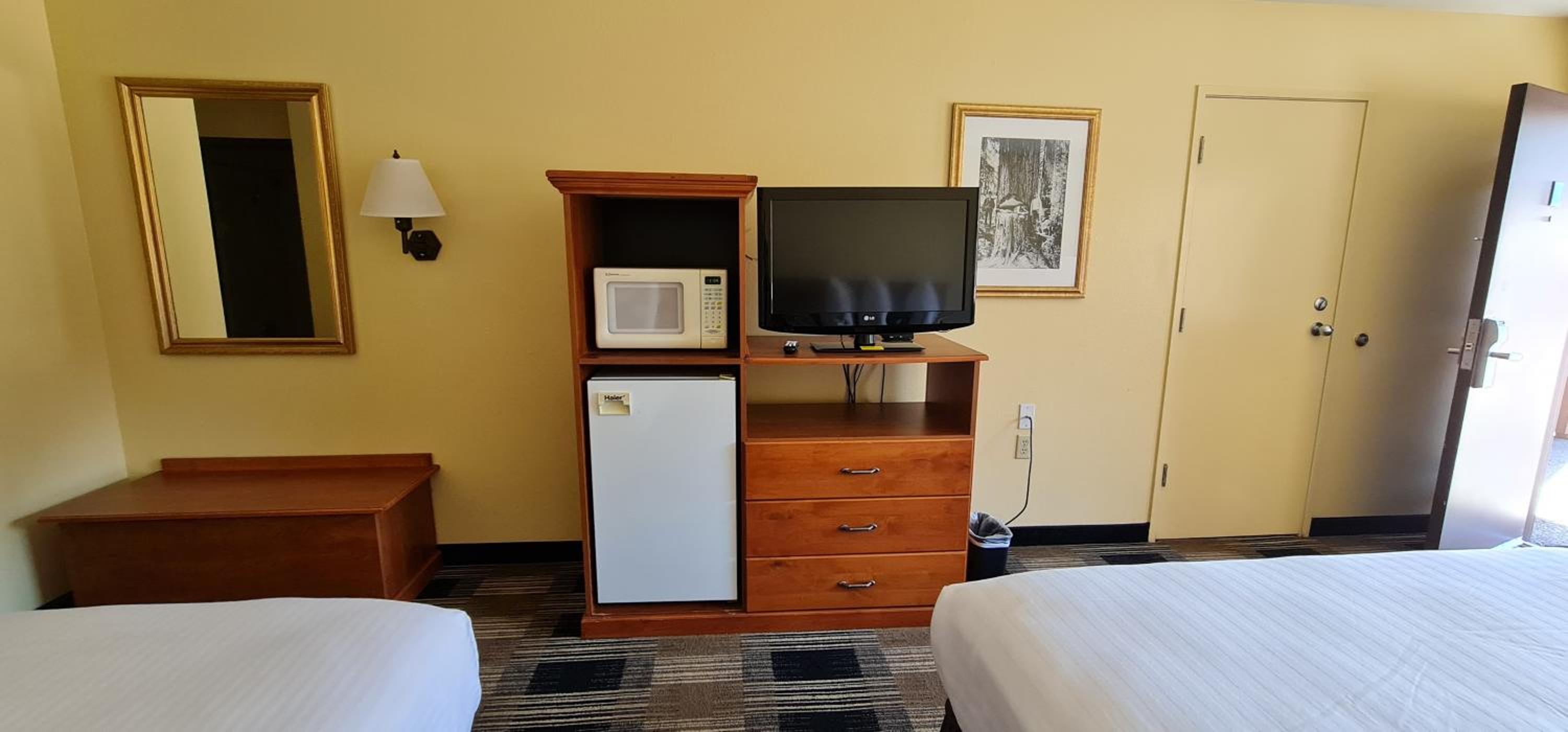 Oakridge Inn & Suites