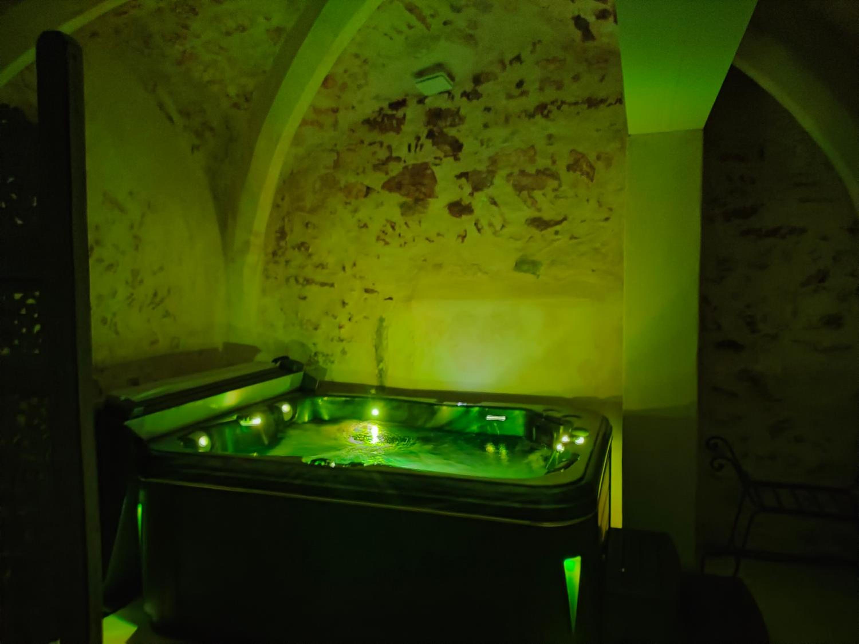 Hotel Lenvoutement Provencal, Jacuzzi Privatif Et Spa