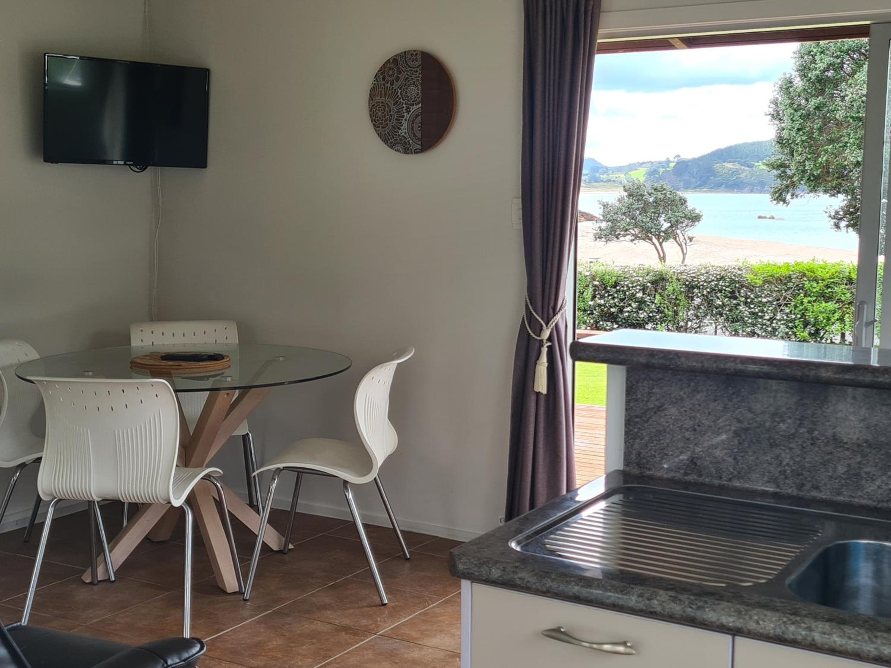 Hot Water Beach Cottage view 3