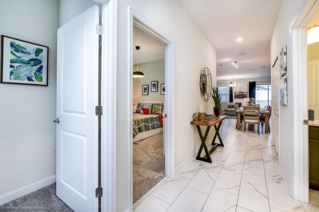 5 Bed Storey Lake Beautiful Townhome! townhouse view 2