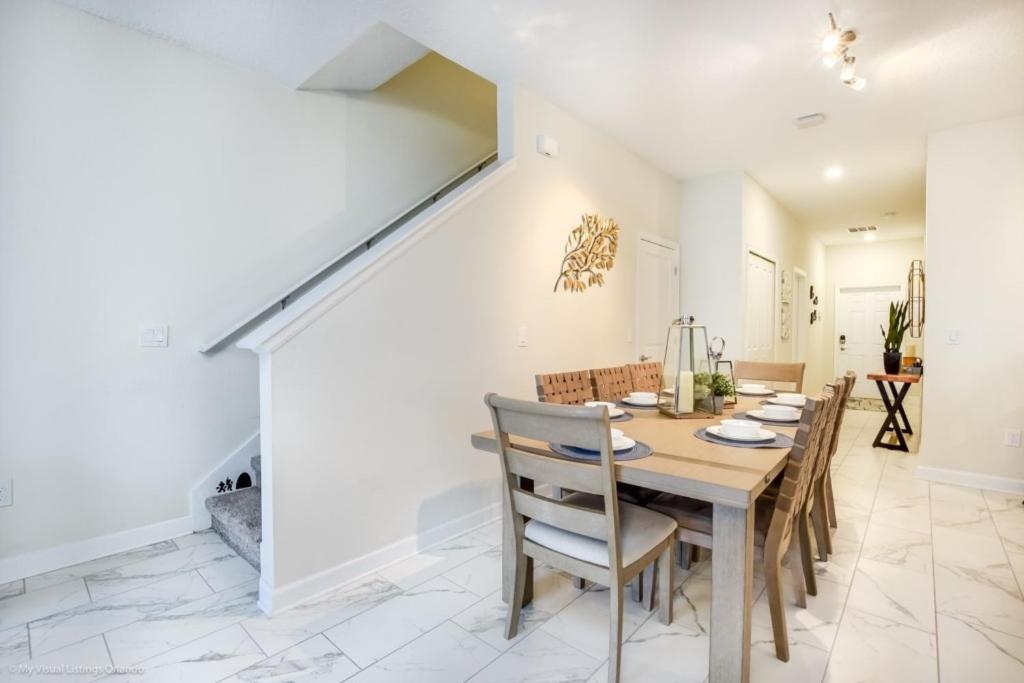 5 Bed Storey Lake Beautiful Townhome! townhouse view 5