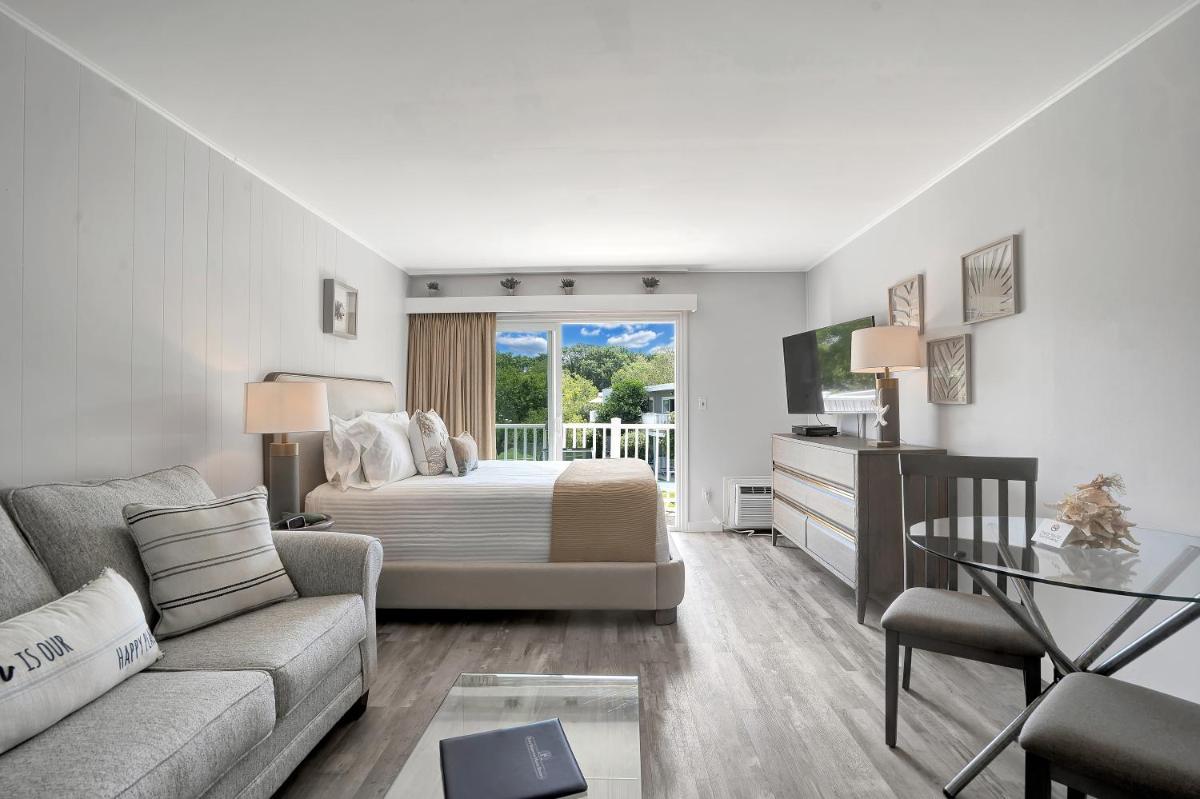 East Hampton House Resort 35