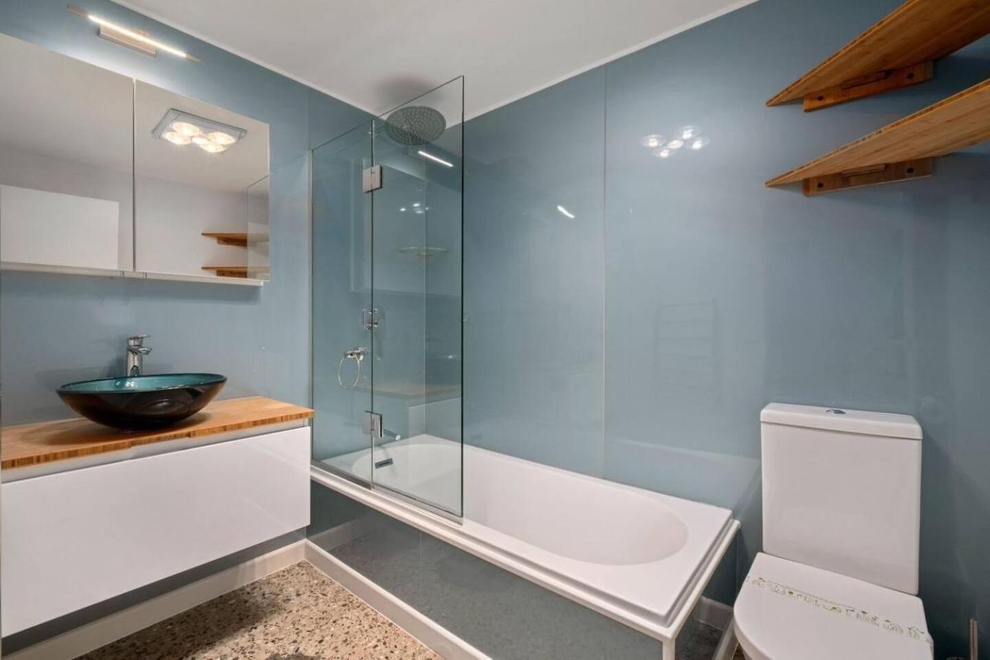 Magnificent Apartment with Great Views! view 5