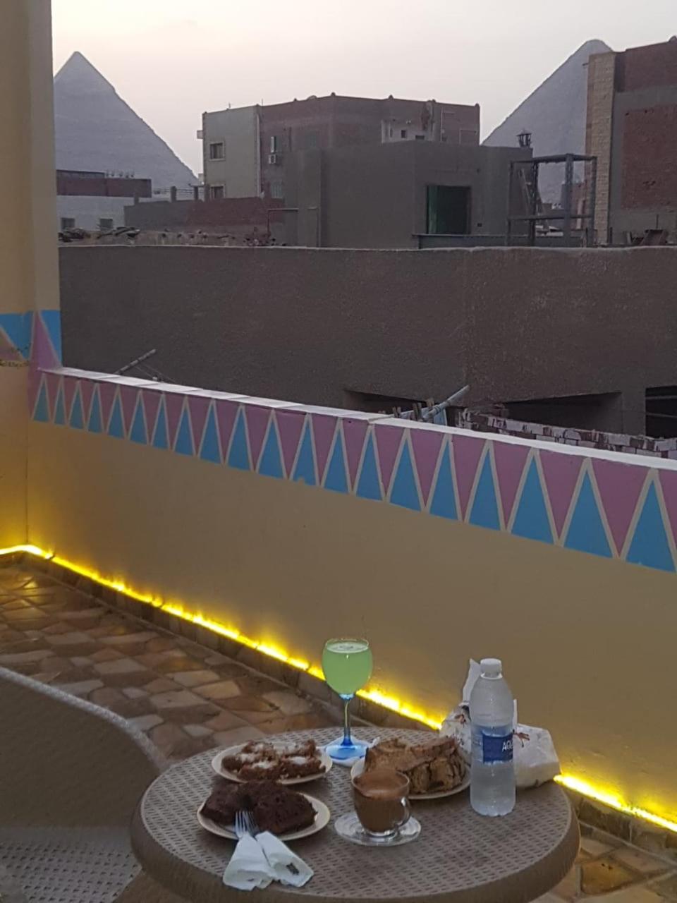 Jana Pyramids view inn