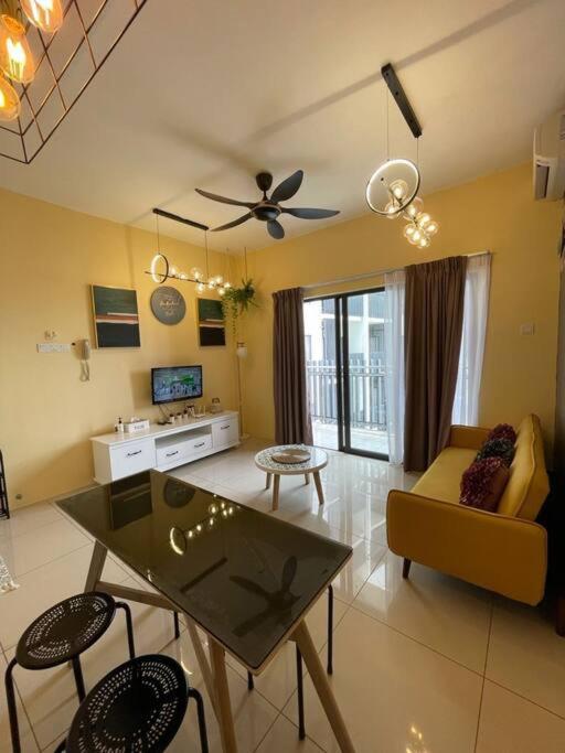 OPAHOME@SWISS GARDEN RESIDENCE (POOL VIEW) 1 Bedroom Studio with WIFI + NETFLIX photo 5