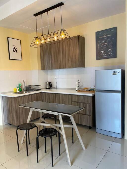OPAHOME@SWISS GARDEN RESIDENCE (POOL VIEW) 1 Bedroom Studio with WIFI + NETFLIX photo 6