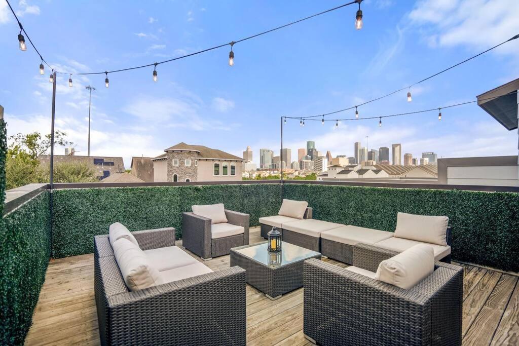 Ethereal Rooftop Retreat @ Midtown/Eado view 3