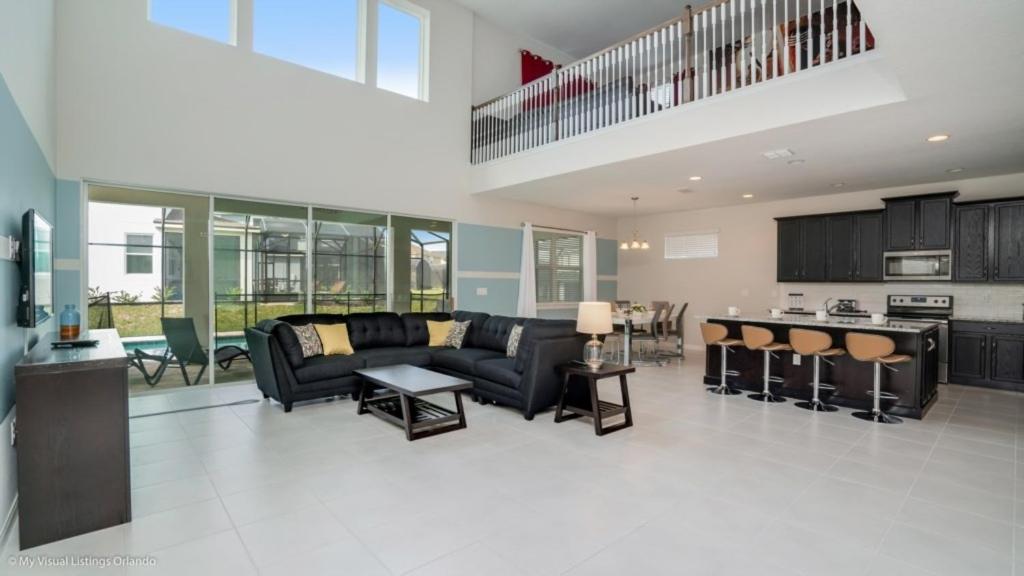 Beautiful Spacious 6 Bed Pool, Spa, Game Room villa view 4