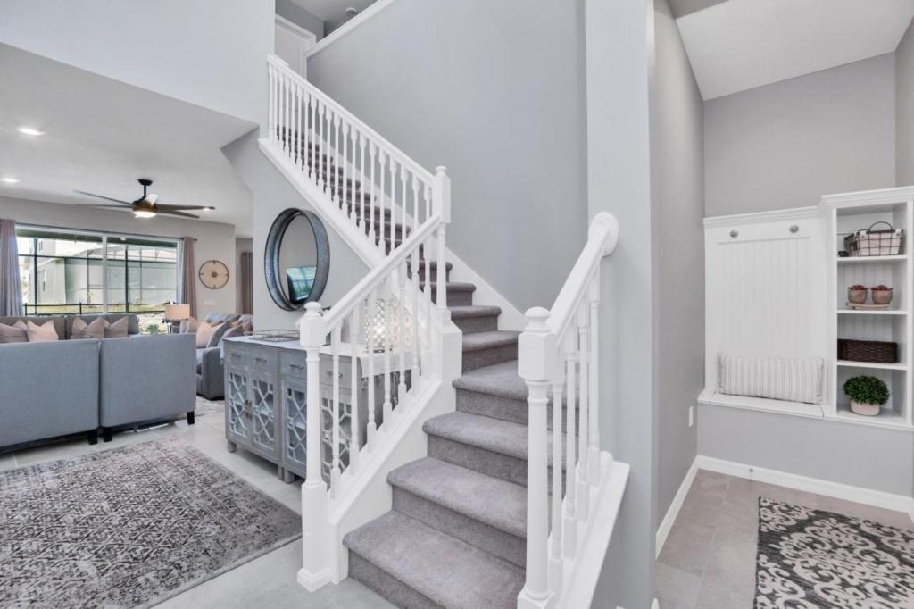 Space For All! 5 Bed in Windsor Island Pool Home! view 3