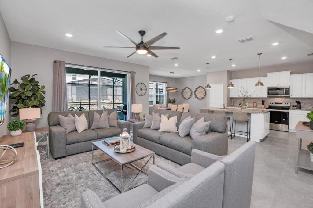 Space For All! 5 Bed in Windsor Island Pool Home! view 4