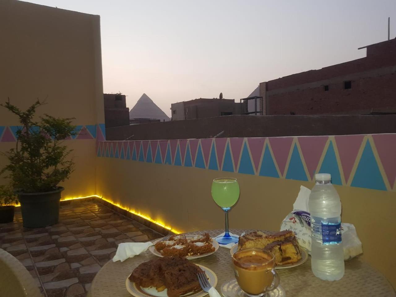 Jana Pyramids view inn