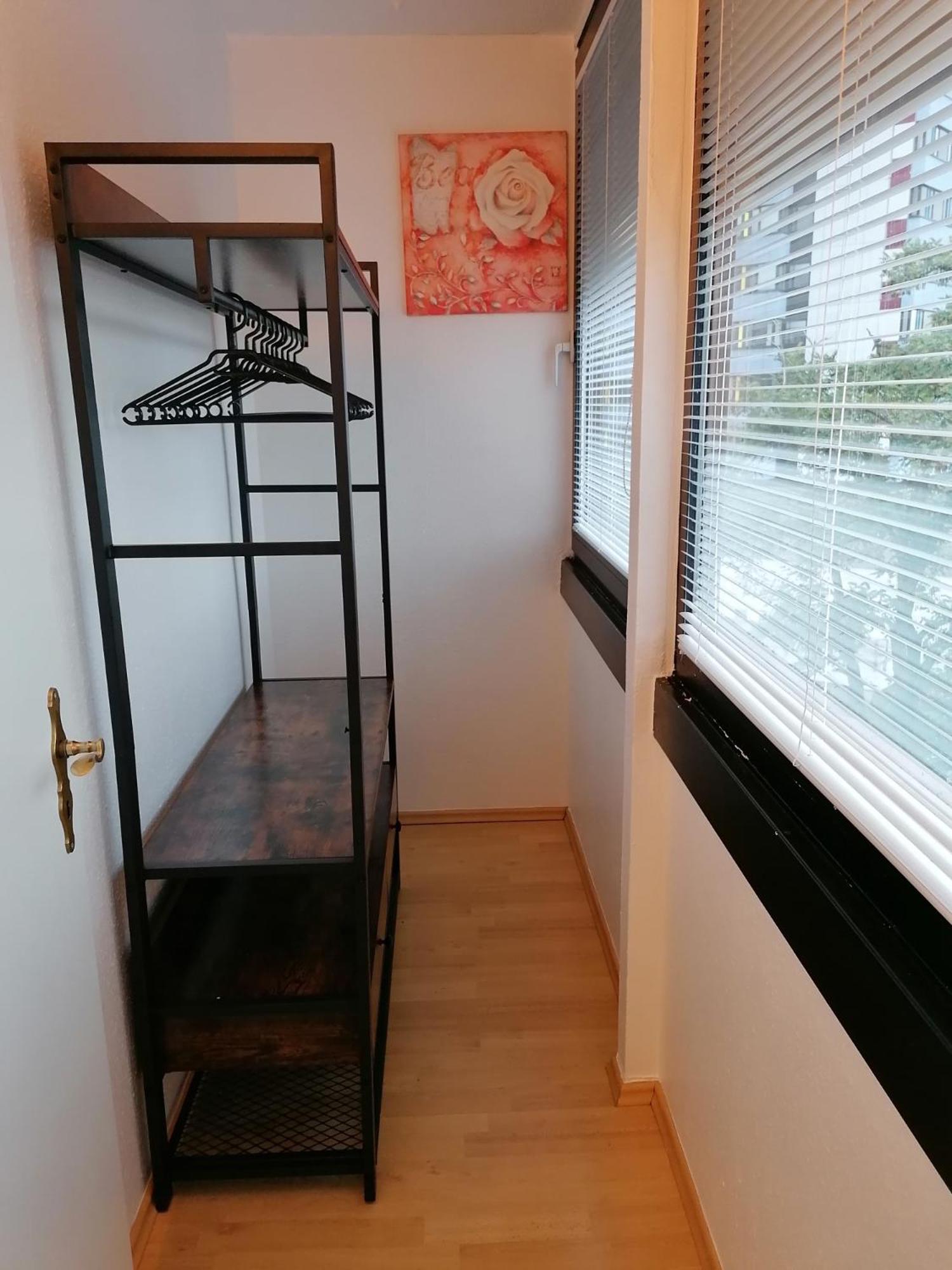 Stylisches kleines Studio -Zentral gelegen- Nähe BayArena - in Leverkusen Wiesdorf City- Friedrich Ebert Platz 5a , 4te Etage mit Balkon-kein Aufzug-Lift-- view 2