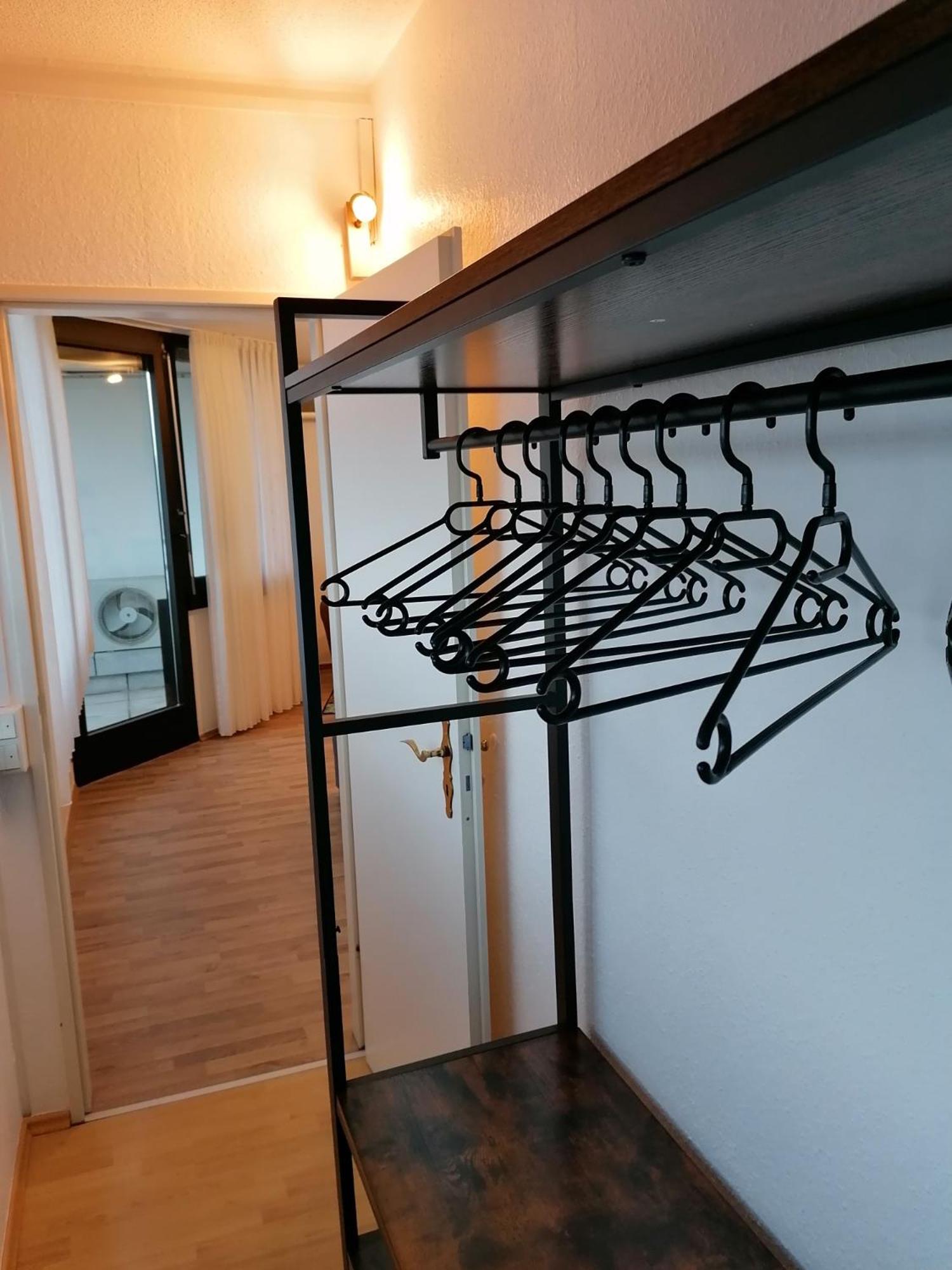Stylisches kleines Studio -Zentral gelegen- Nähe BayArena - in Leverkusen Wiesdorf City- Friedrich Ebert Platz 5a , 4te Etage mit Balkon-kein Aufzug-Lift-- view 3