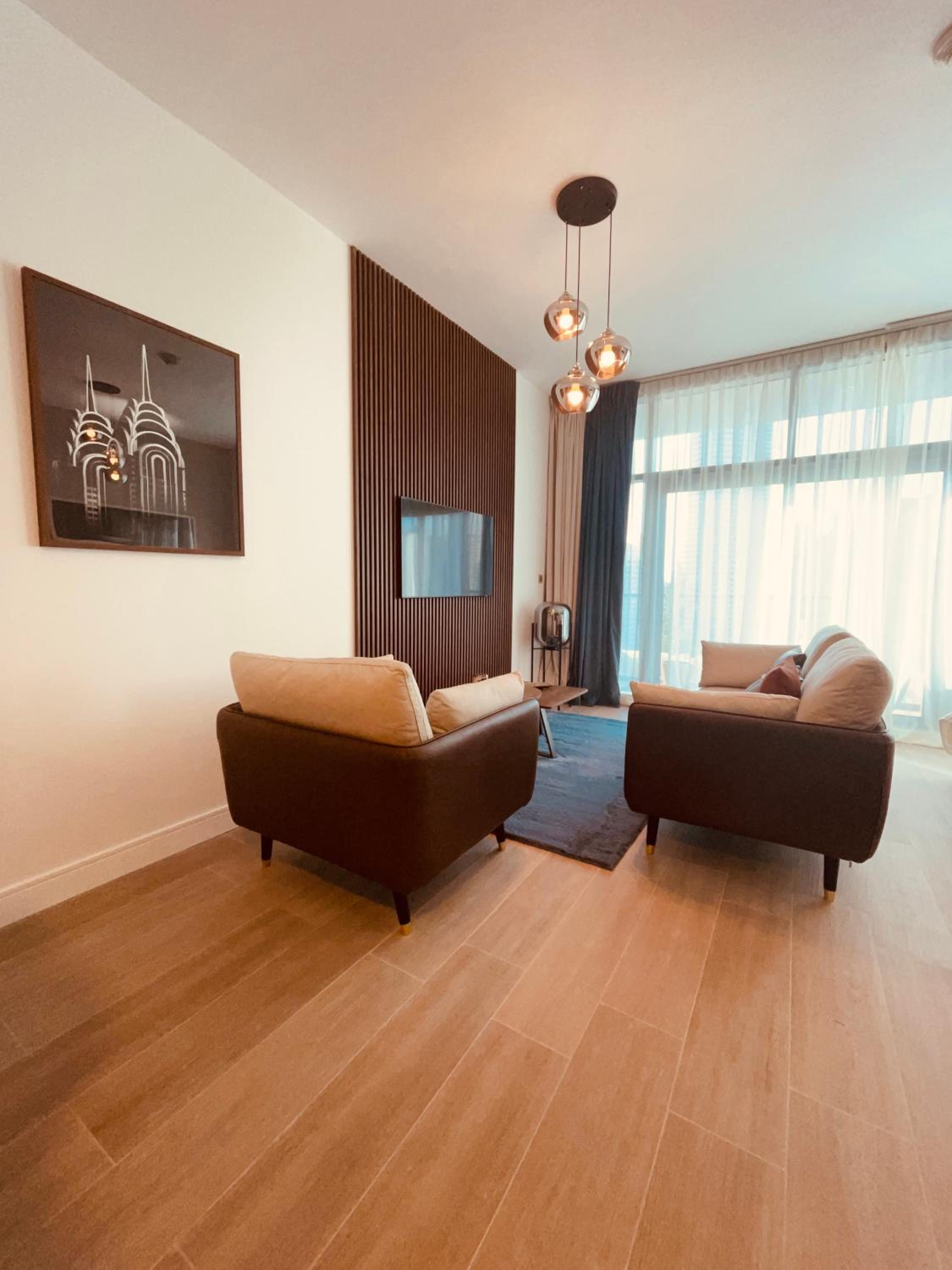 Luxury new apartment on the metro, facing Dubai marina.