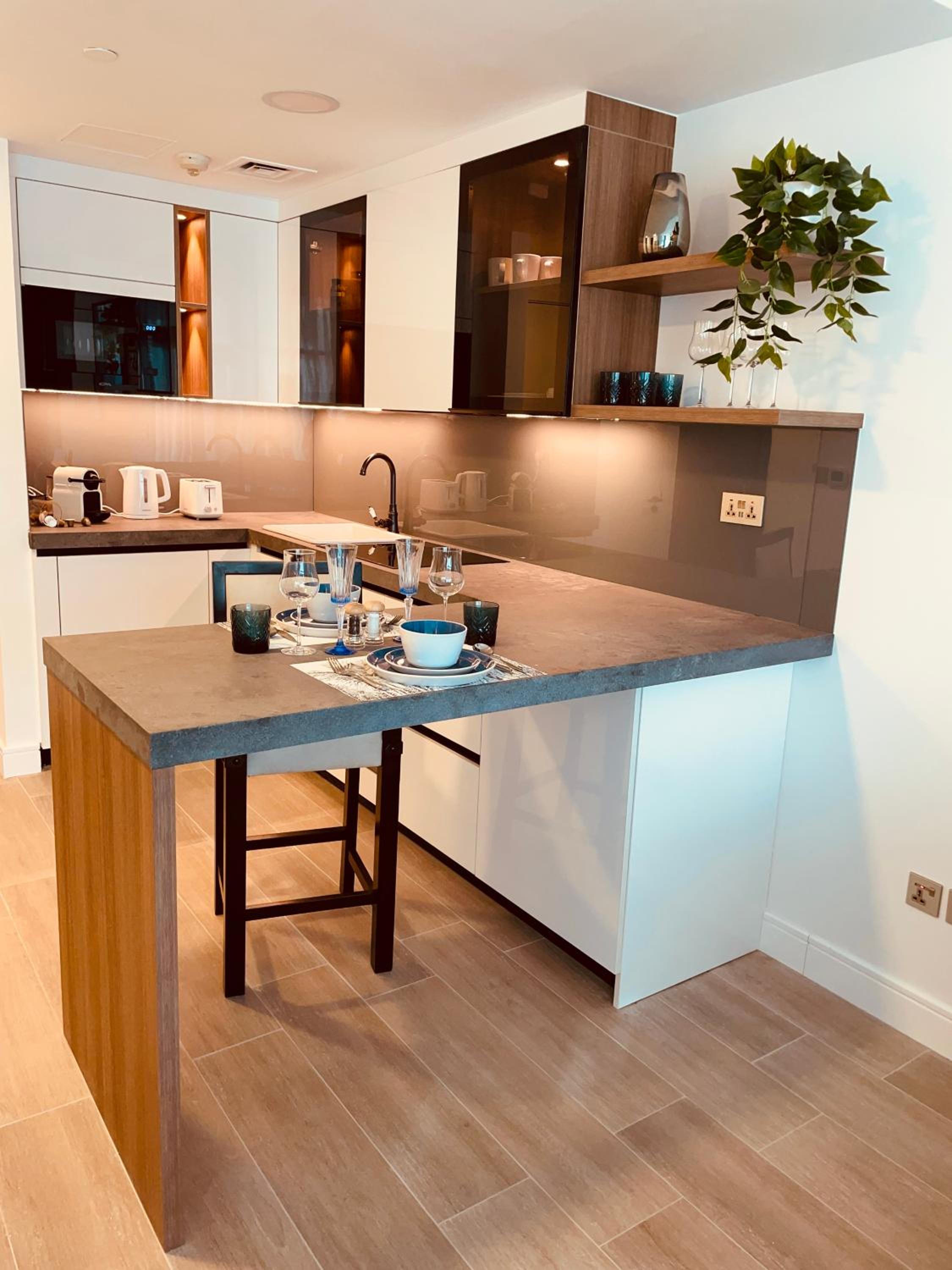 Luxury new apartment on the metro, facing Dubai marina.