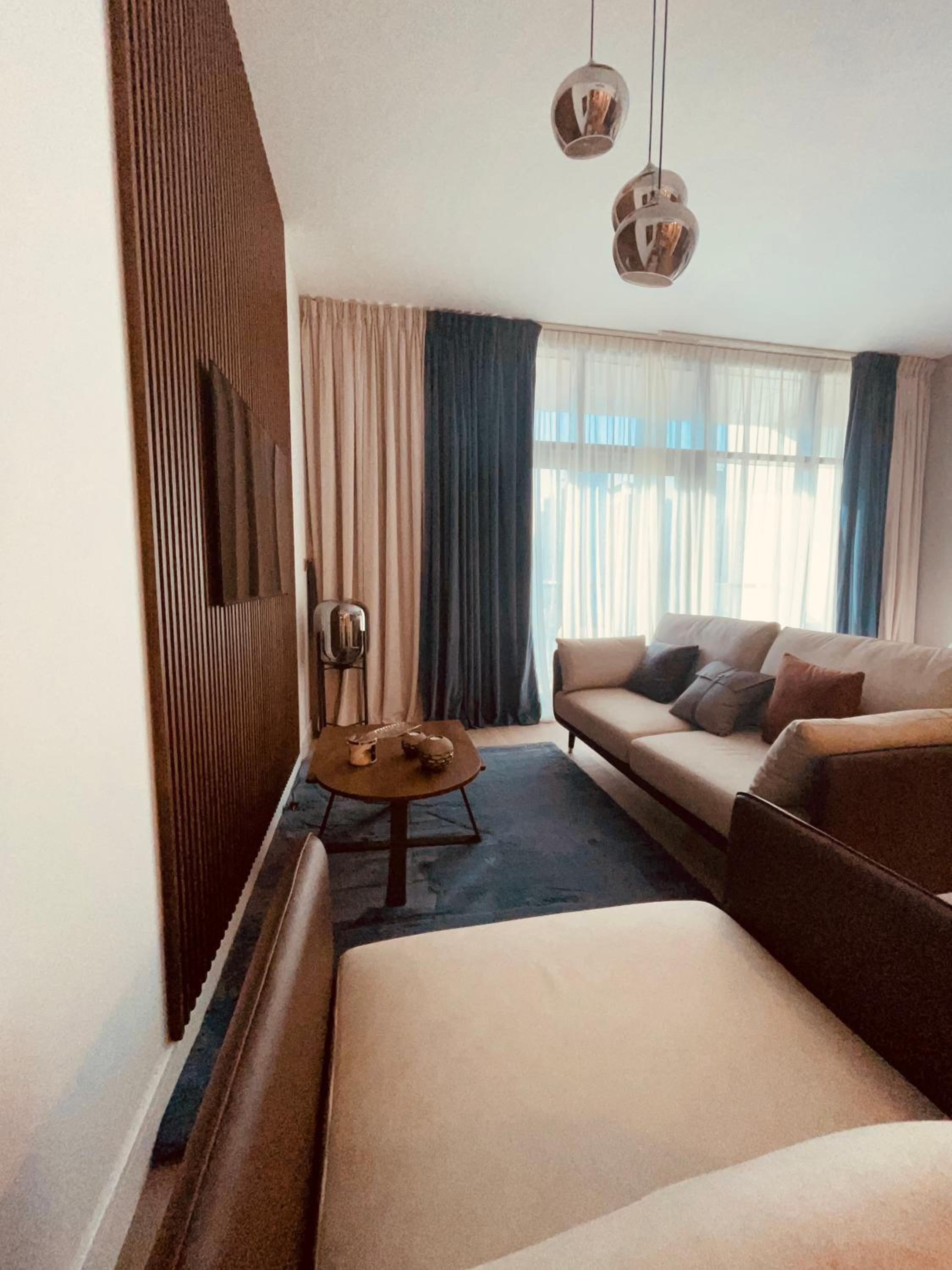 Luxury new apartment on the metro, facing Dubai marina.