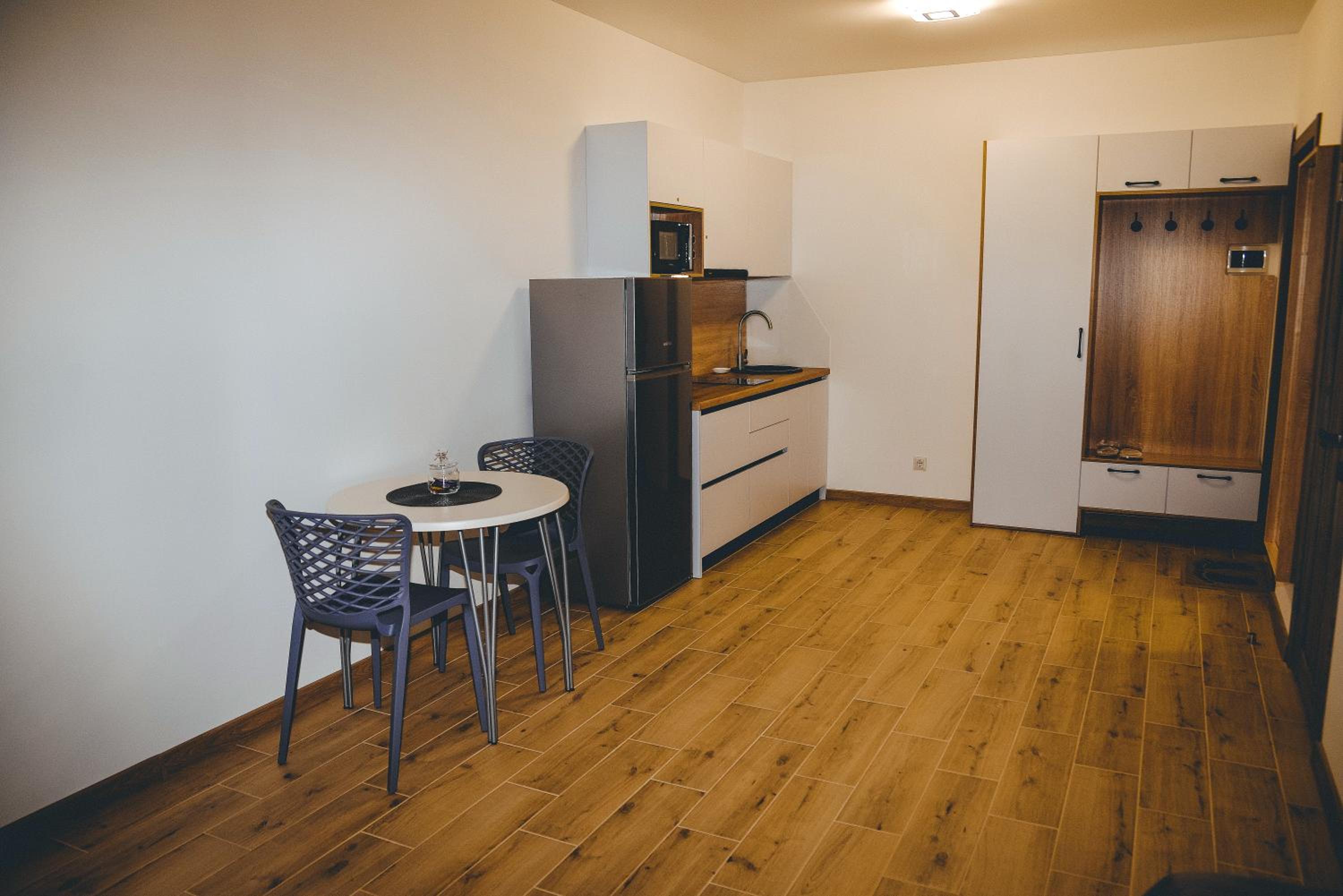 Four Rooms Apartments view 4