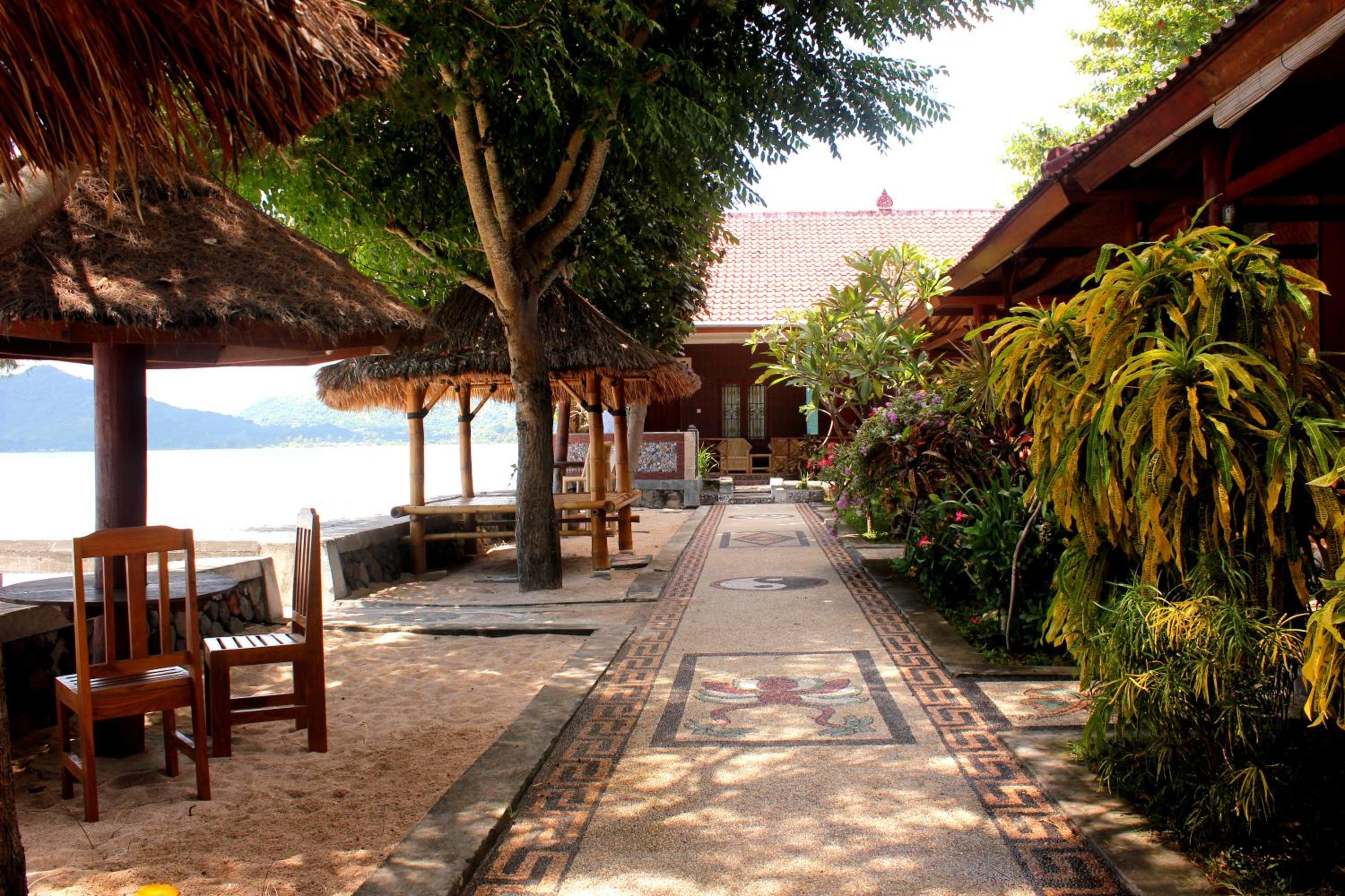 Krisna Bungalows and Restaurant