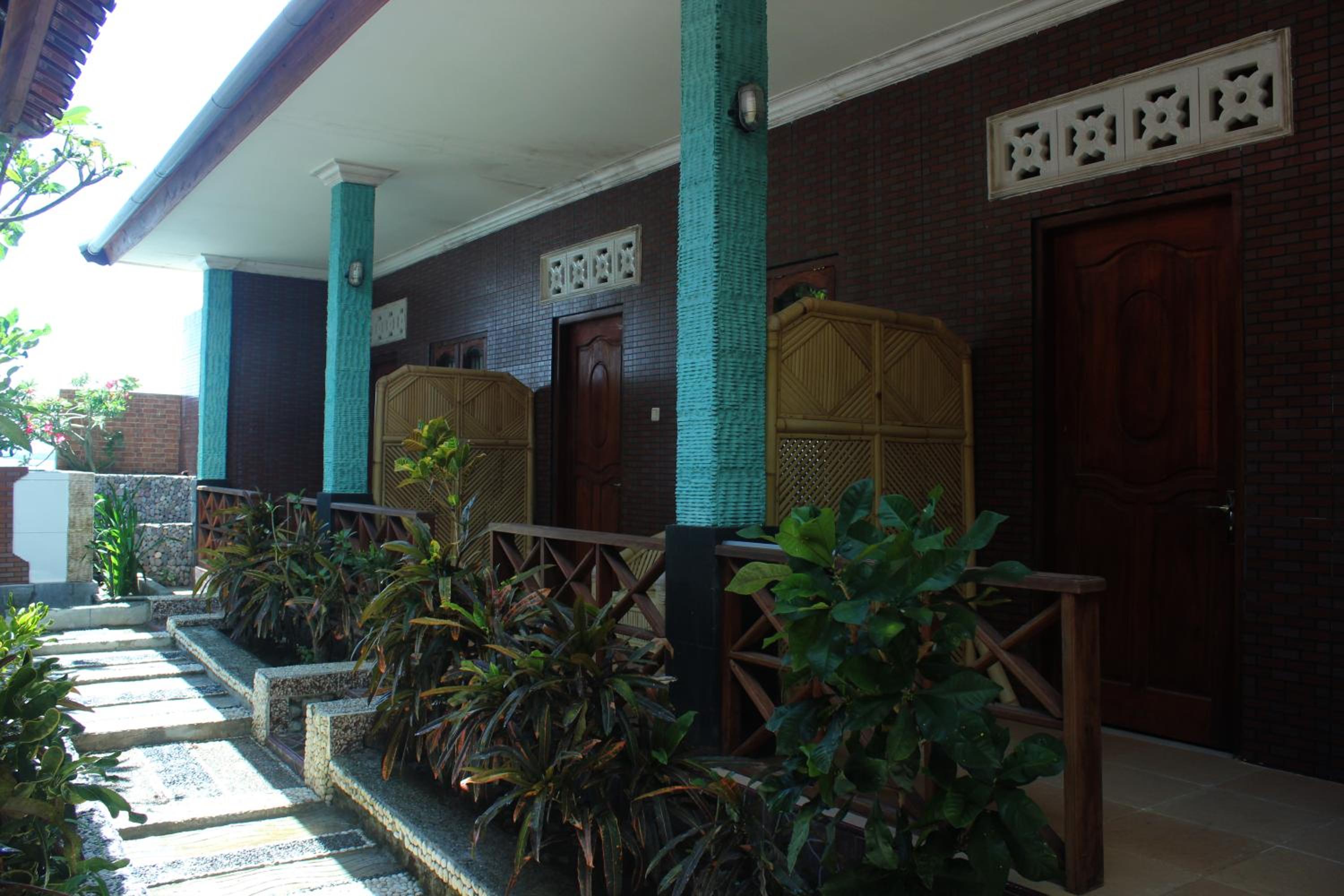 Krisna Bungalows and Restaurant