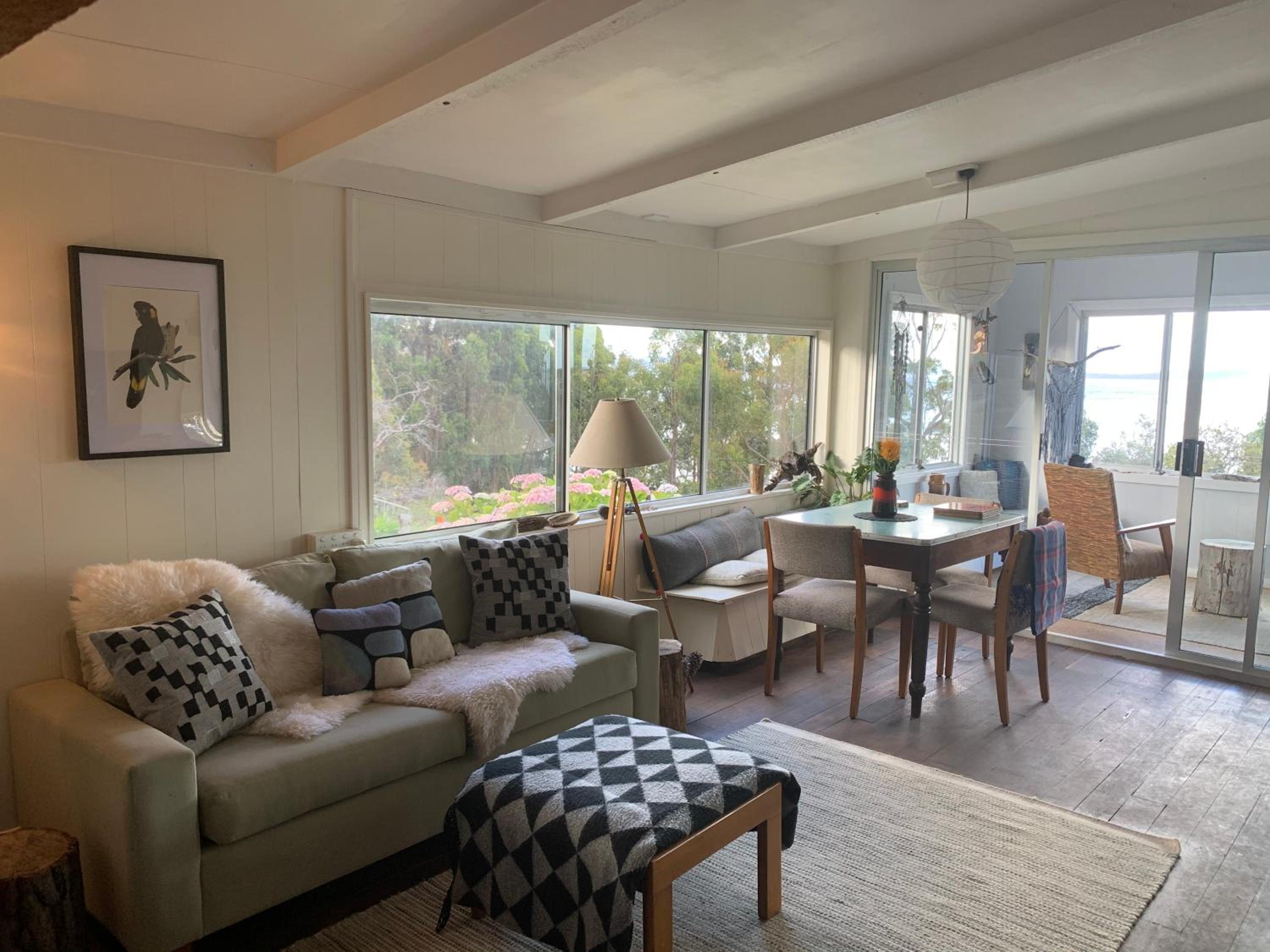 Wylah Cottage for a Peaceful Bruny Island Escape with Water Views, Fireplace & Wallabies