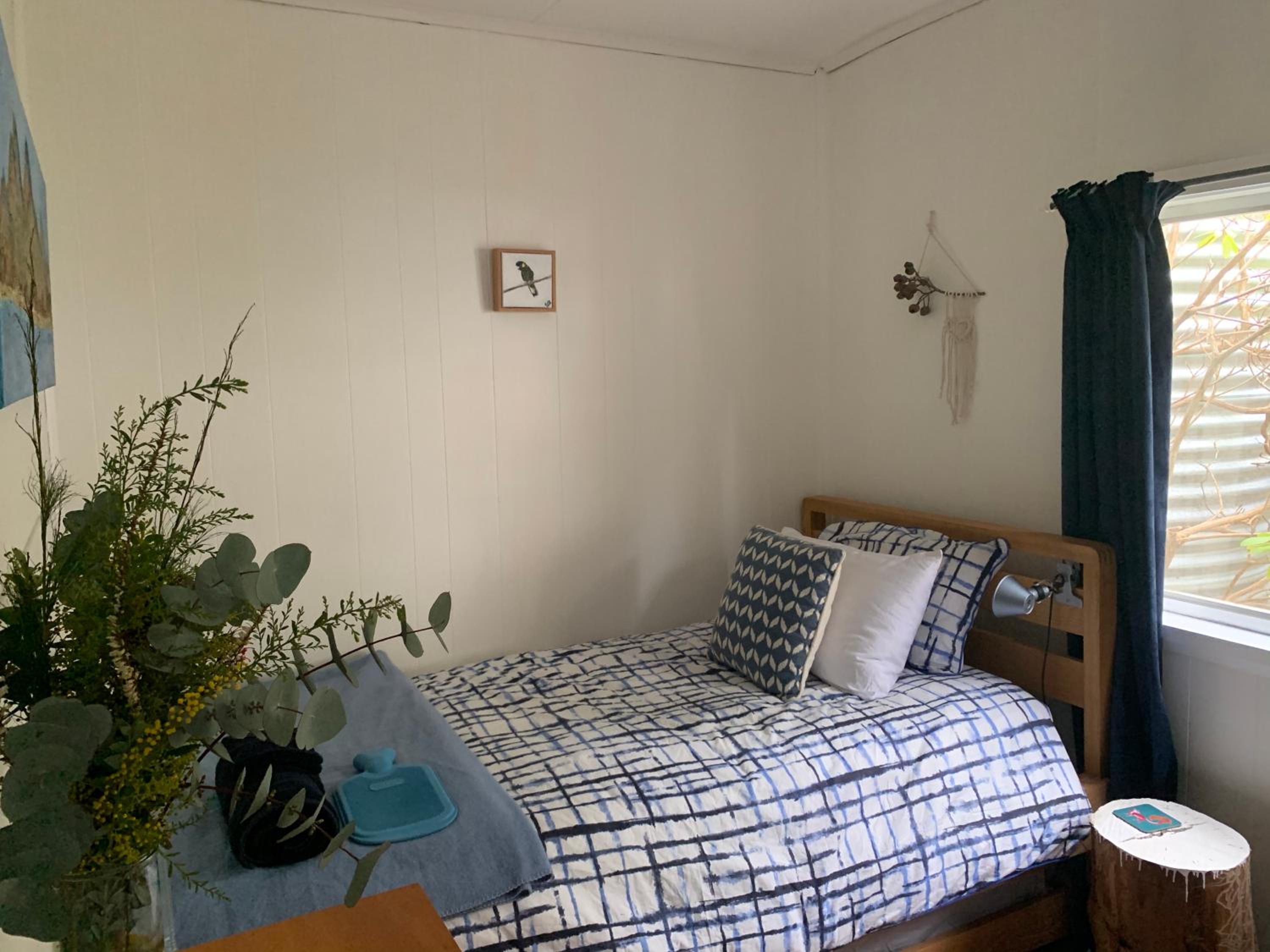 Wylah Cottage for a Peaceful Bruny Island Escape with Water Views, Fireplace & Wallabies
