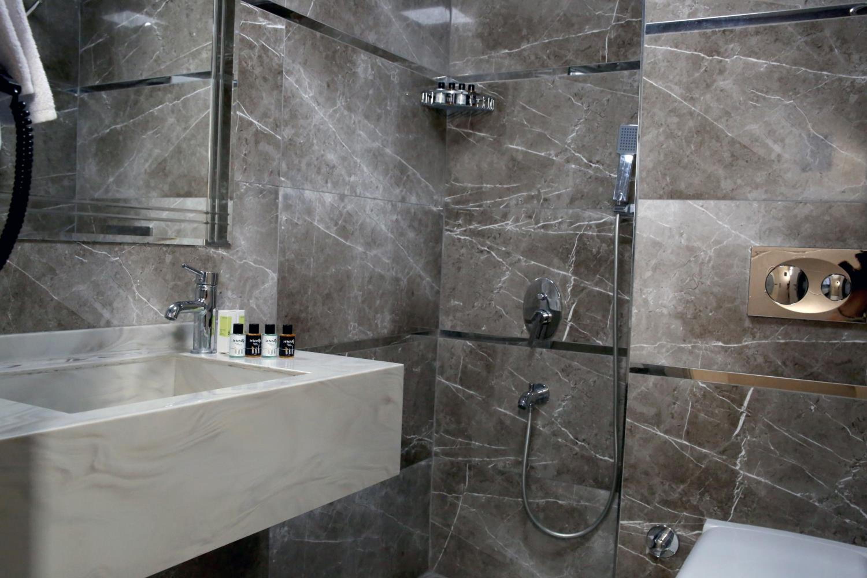 The Grand Tower Otel - Image 20