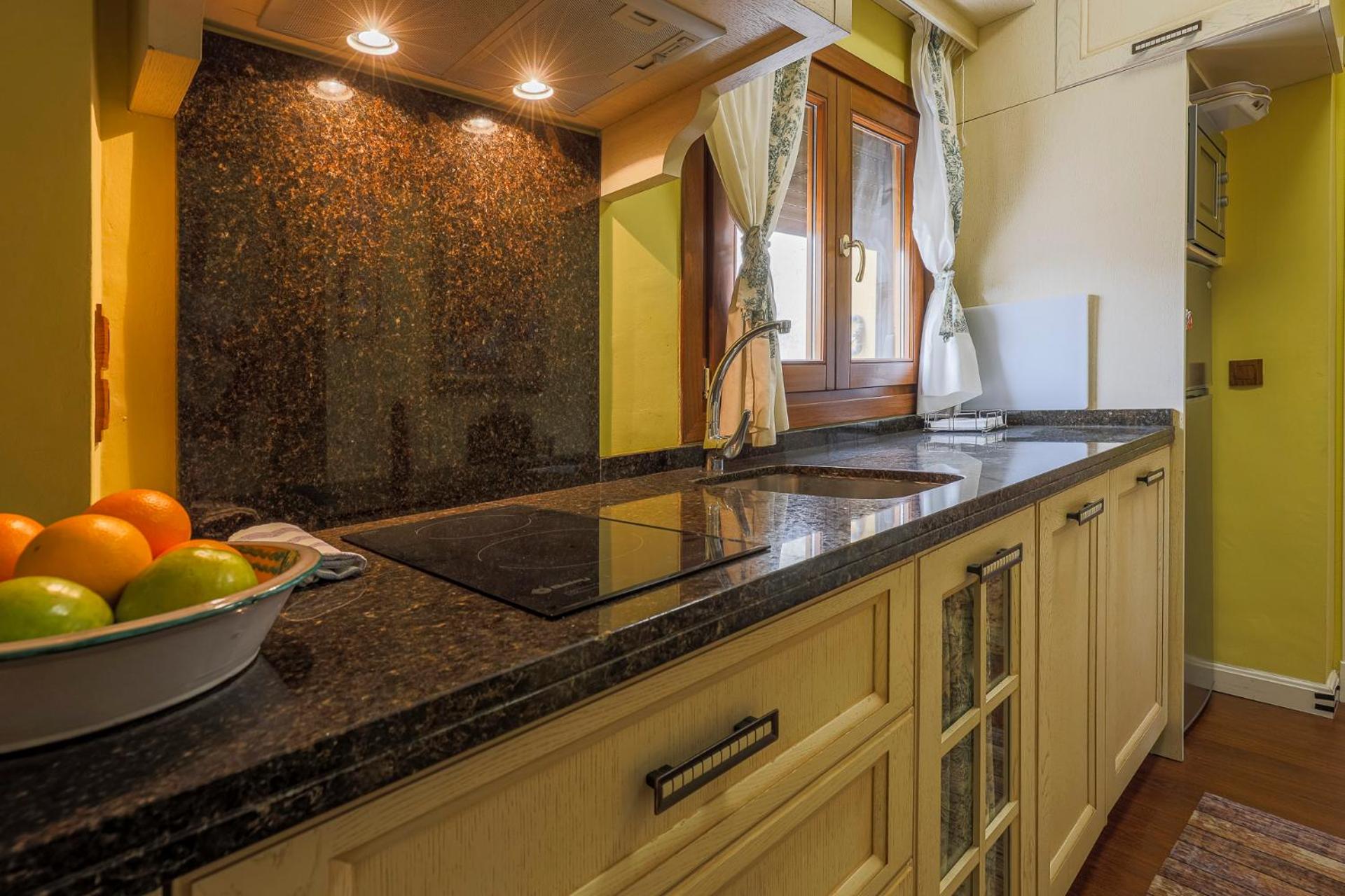 Historic apartment in Santa Cruz view 3