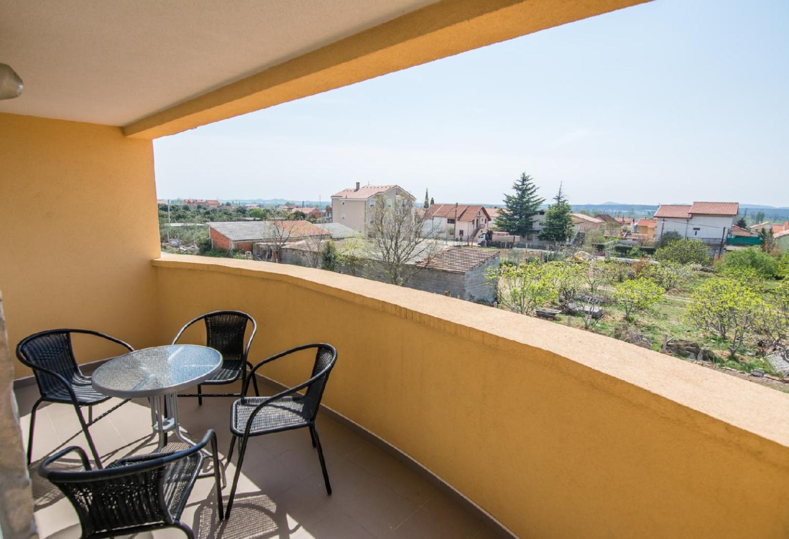 Apartman Marica with swimmingpool view 3