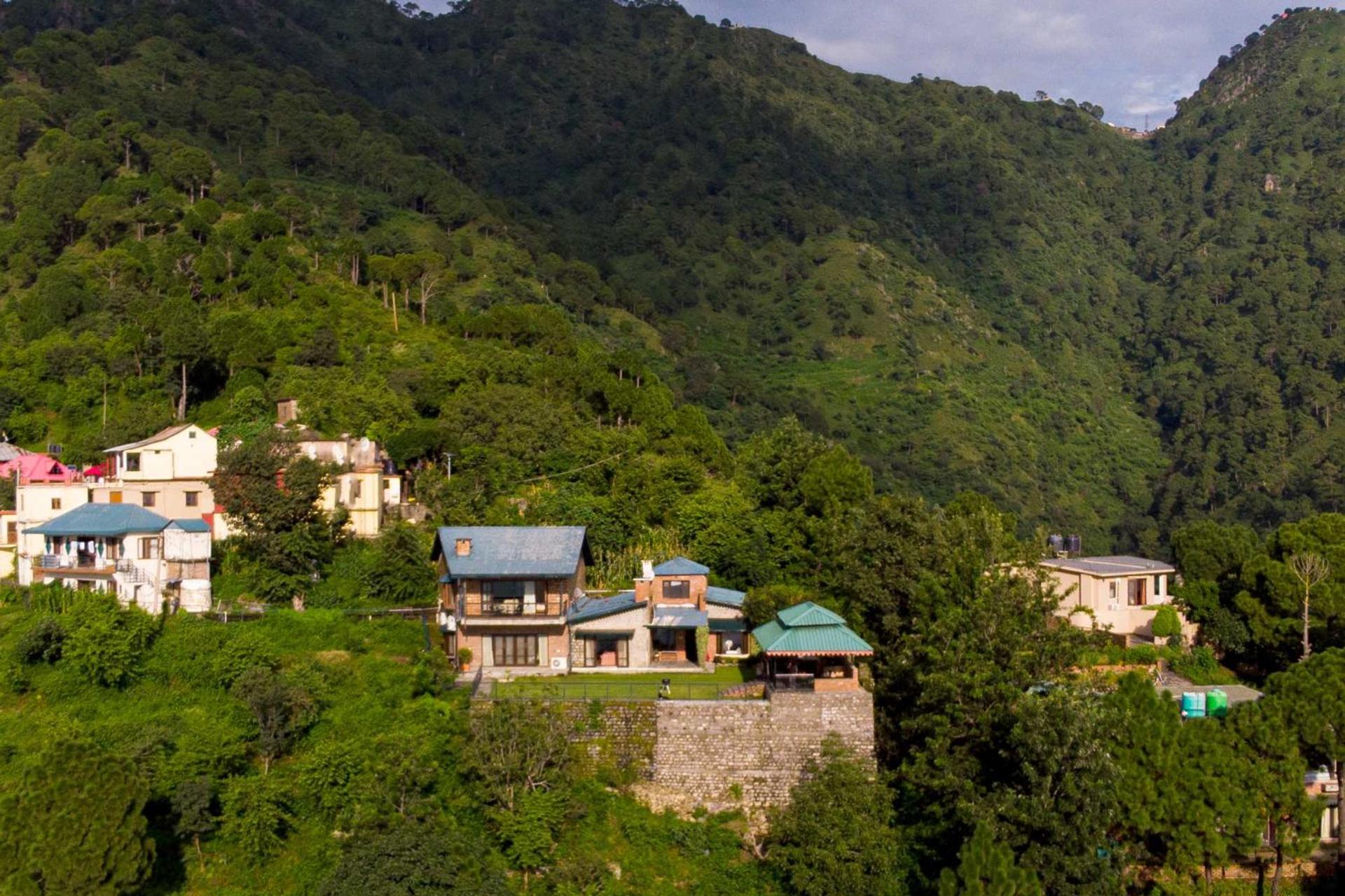 StayVista at Horizon 4BHK with Breakfast & Valley view view 3