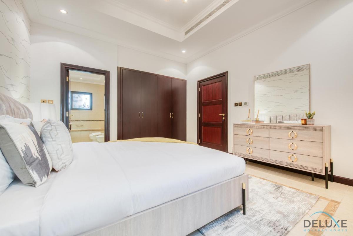 Splendid 5BR Villa at Canal Cove Palm Jumeirah by Deluxe Holiday Homes