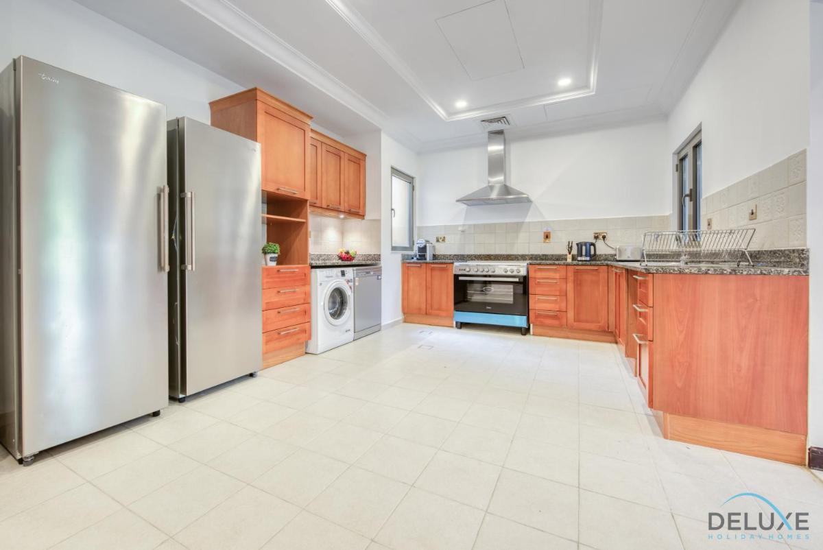 Splendid 5BR Villa at Canal Cove Palm Jumeirah by Deluxe Holiday Homes