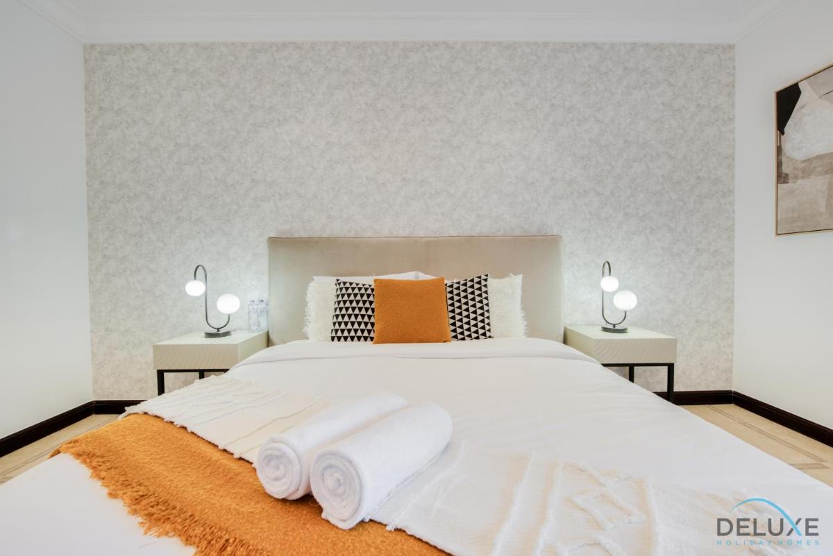 Splendid 5BR Villa at Canal Cove Palm Jumeirah by Deluxe Holiday Homes