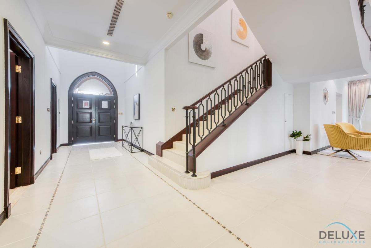 Splendid 5BR Villa at Canal Cove Palm Jumeirah by Deluxe Holiday Homes