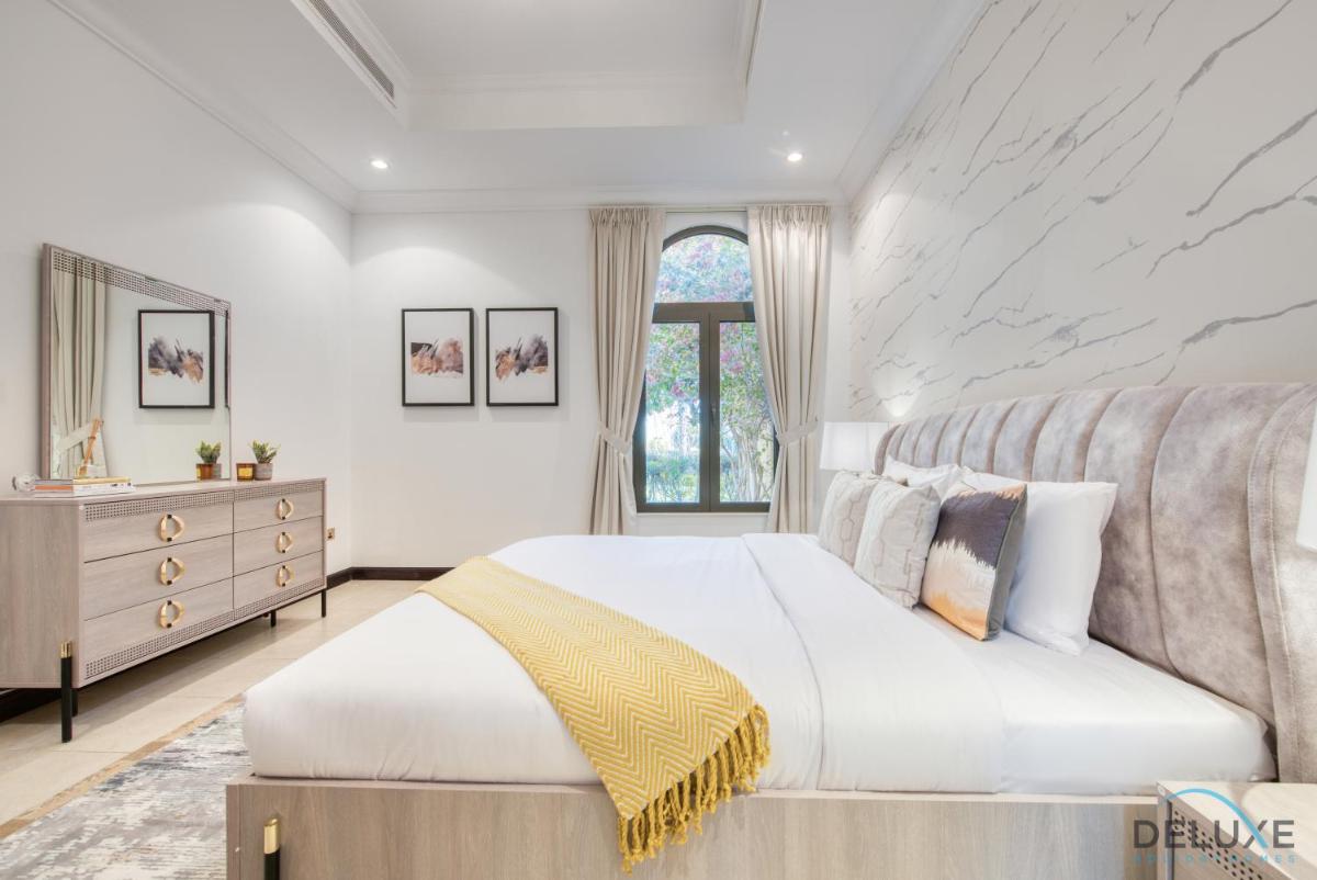 Splendid 5BR Villa at Canal Cove Palm Jumeirah by Deluxe Holiday Homes