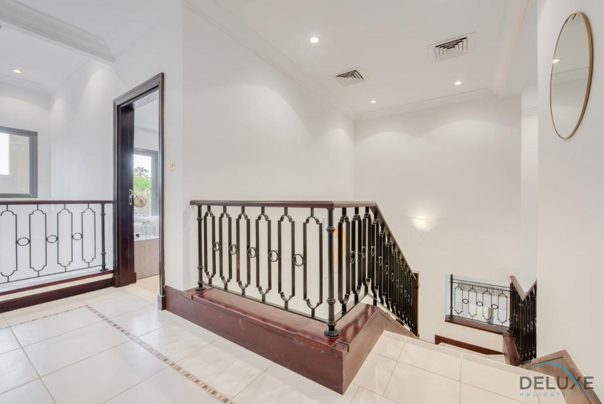 Splendid 5BR Villa at Canal Cove Palm Jumeirah by Deluxe Holiday Homes