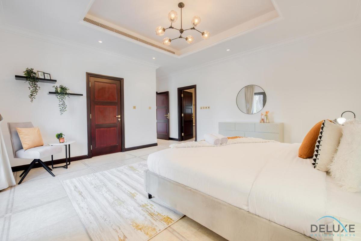 Splendid 5BR Villa at Canal Cove Palm Jumeirah by Deluxe Holiday Homes