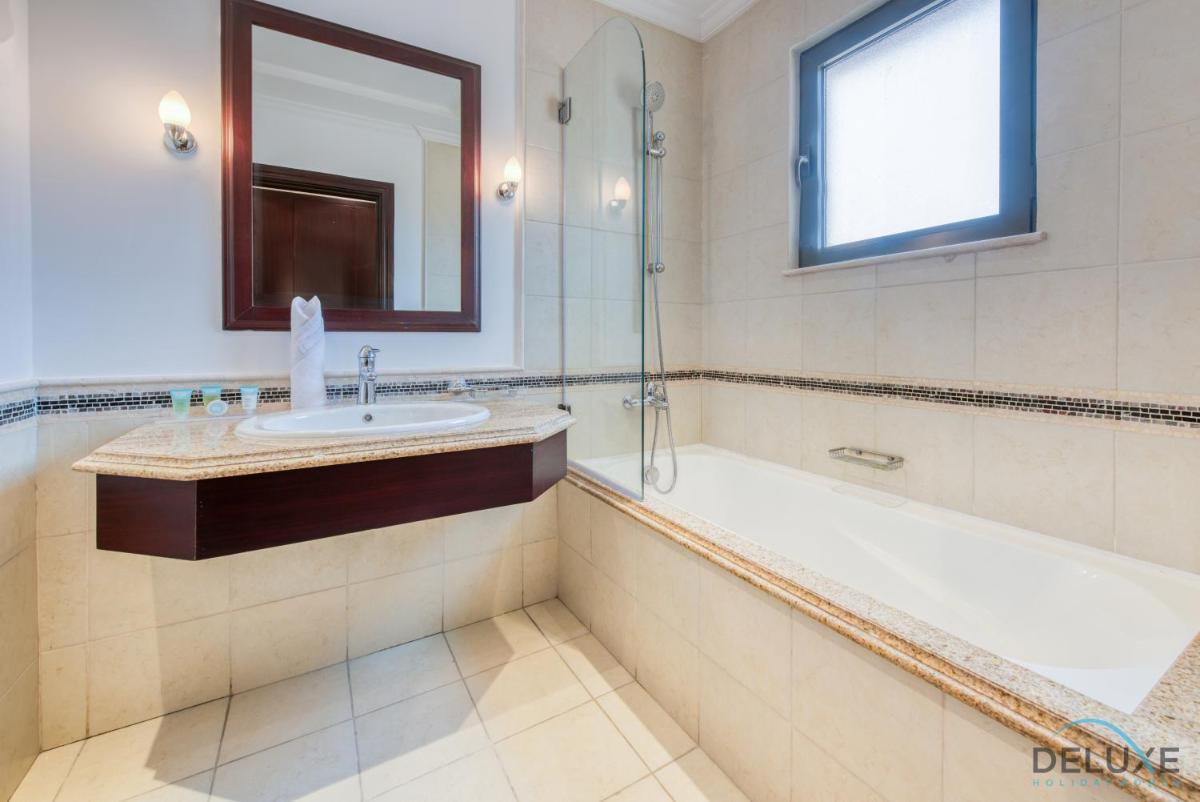 Splendid 5BR Villa at Canal Cove Palm Jumeirah by Deluxe Holiday Homes